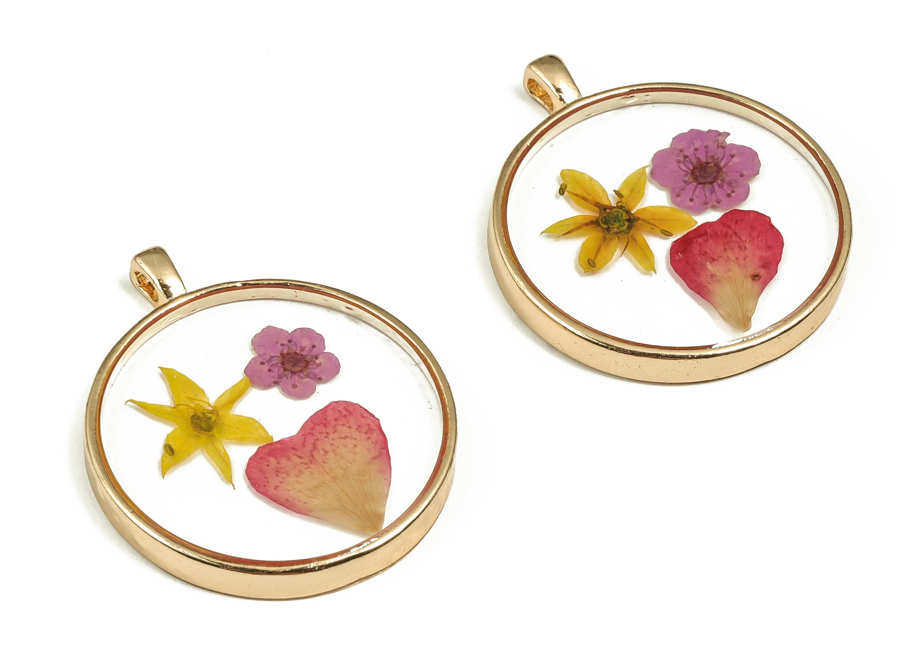 Epoxy Resin Round Real Flower Charms - Chinese Chive Flower&Chinese Narcissus Pendant - Gold Tone Plated Alloy - 35.11x29.18x3.68mm - ZZ1902 - DOMEDBAZAAR