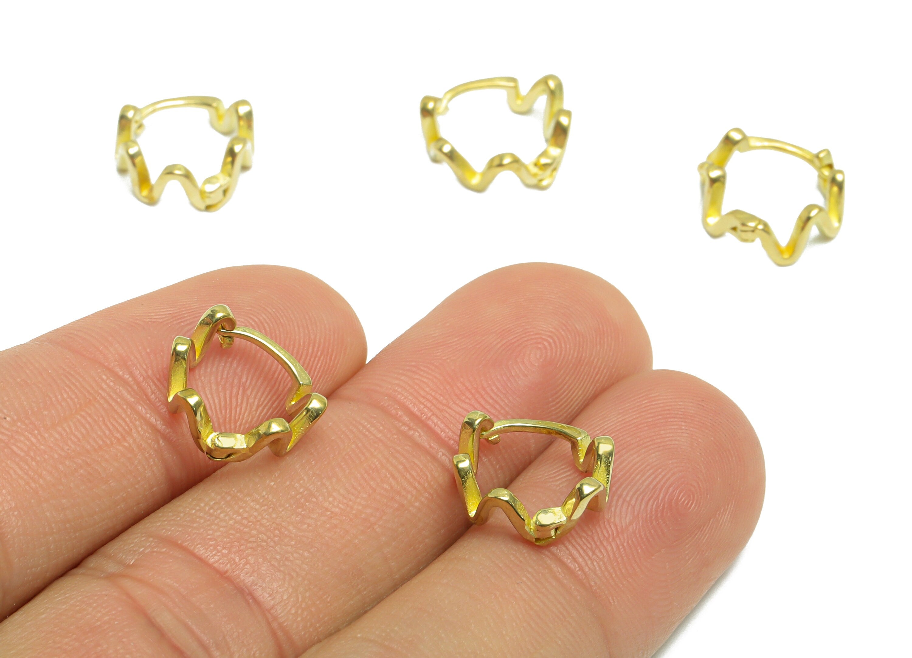 Brass Wavy Huggie Hoop Earring - Raw Brass Wavy Wire Hoop Clasp Earring - Brass Hoop Earring - Huggie Hoop Earring - 7.9x9x1.66mm - PP9493 - DOMEDBAZAAR
