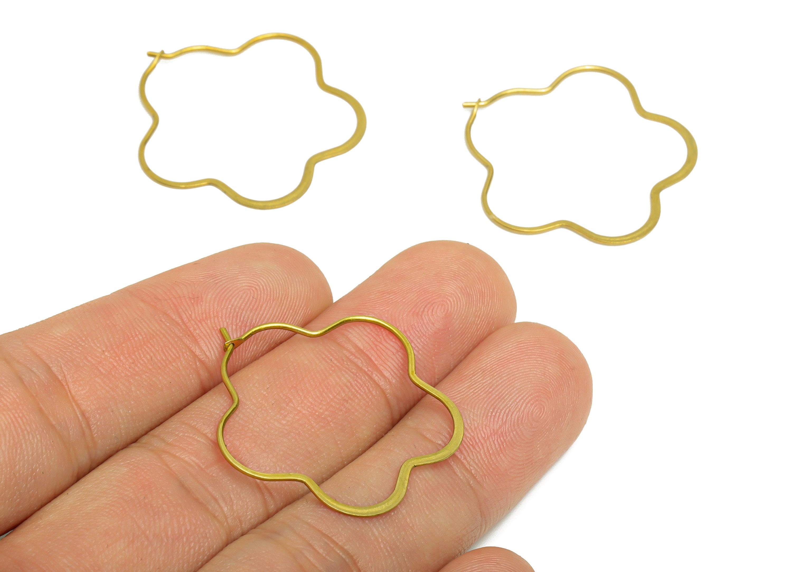 Brass Flower Wire Hoop Earring - Raw Brass Hammered Flower Wire Earring - Geometry Wire Hoop Lock Earring Charms - 30.6x29x 0.8mm-PP10370-30 - DOMEDBAZAAR