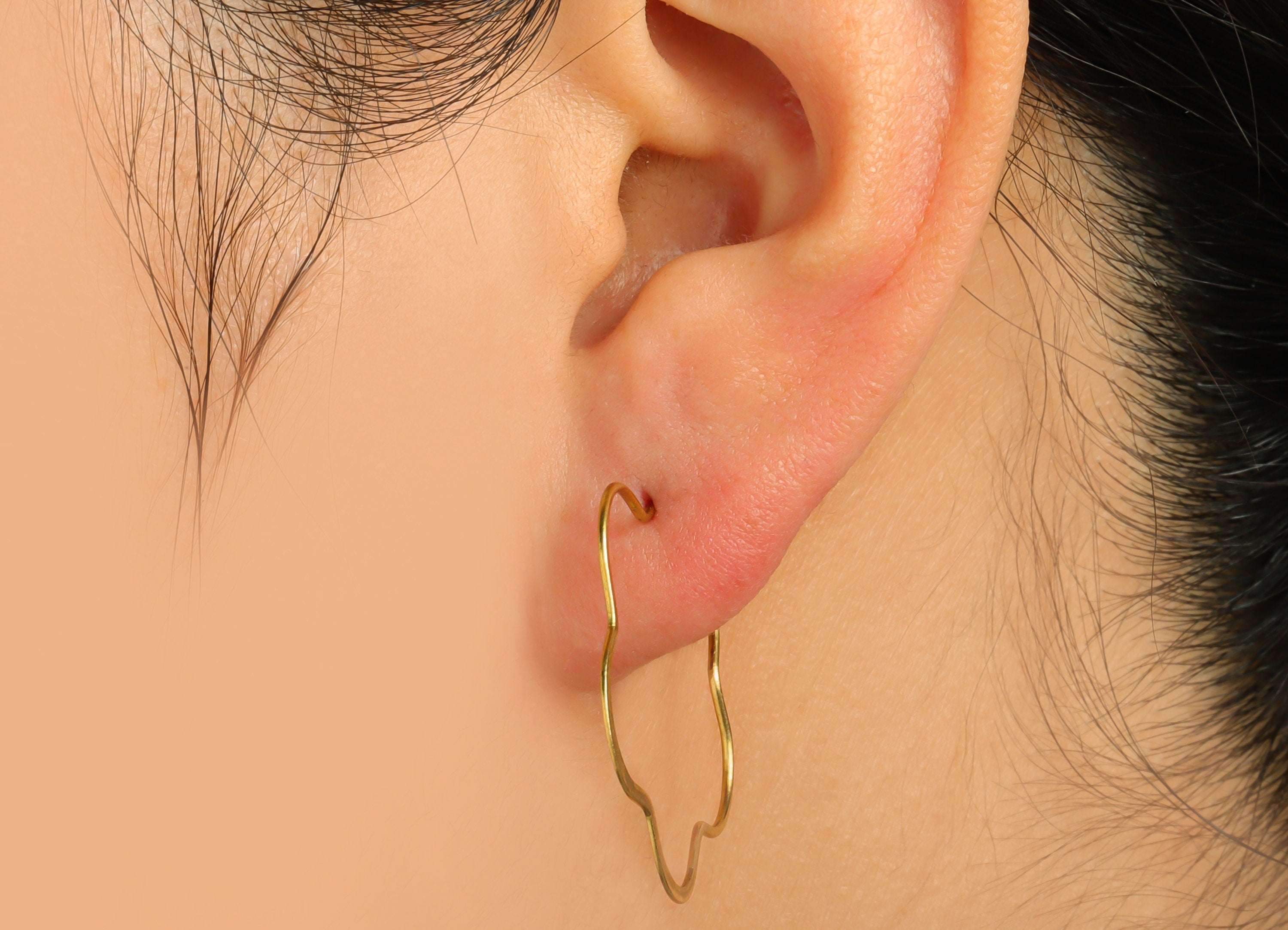 Brass Flower Wire Hoop Earring - Raw Brass Hammered Flower Wire Earring - Geometry Wire Hoop Lock Earring Charms - 30.6x29x 0.8mm-PP10370-30 - DOMEDBAZAAR