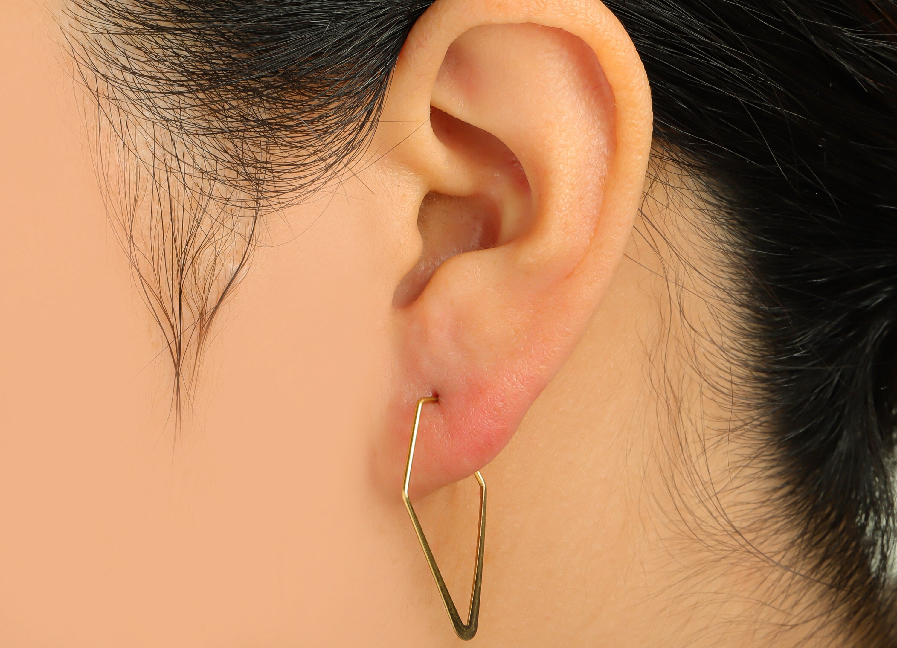 Brass Diamond Wire Hoop Earring - Raw Brass Hammered Pentagon Wire Earring - Geometry Wire Hoop Lock Earring Charm - 30x20x0.8mm-PP10425-30 - DOMEDBAZAAR