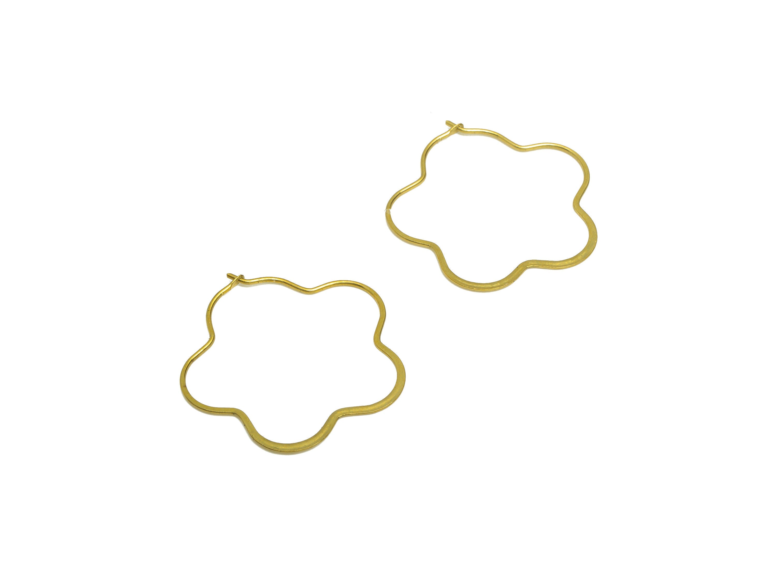 Brass Flower Wire Hoop Earring - Raw Brass Hammered Flower Wire Earring - Geometry Wire Hoop Lock Earring Charms - 30.6x29x 0.8mm-PP10370-30 - DOMEDBAZAAR