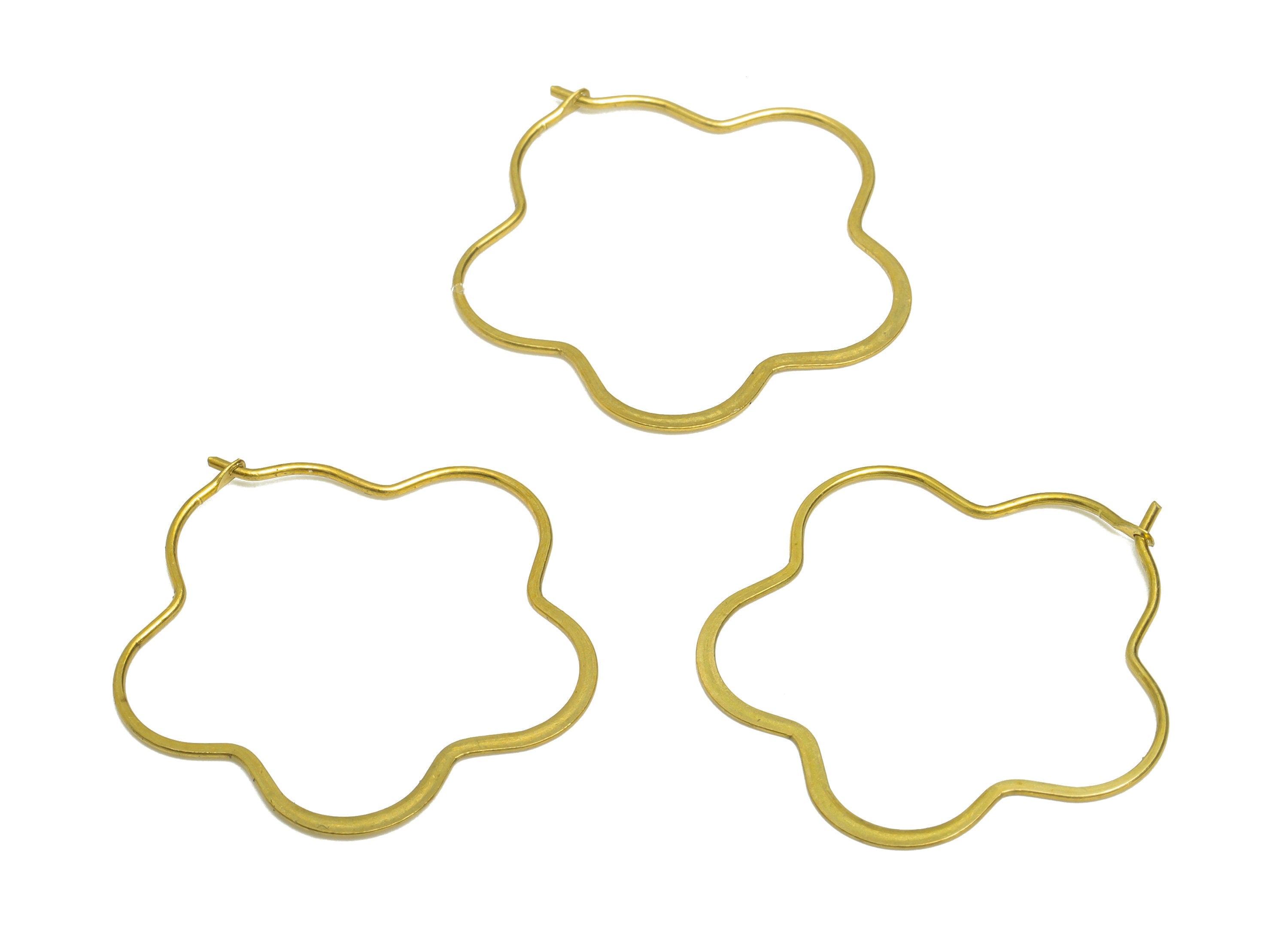 Brass Flower Wire Hoop Earring - Raw Brass Hammered Flower Wire Earring - Geometry Wire Hoop Lock Earring Charms - 30.6x29x 0.8mm-PP10370-30 - DOMEDBAZAAR
