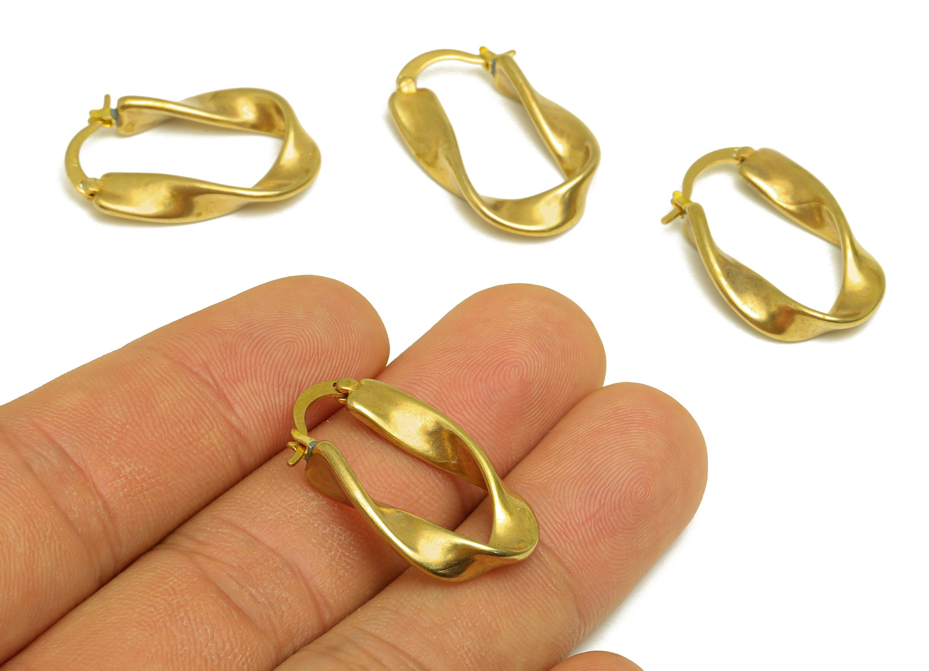 Thick Wavy Hoop Earring - Brass Wavy Hinged Circle Back Earring - Brass Oval Hoop Earring - Wavy Hinged Back Earring - 27.5x17x4mm - PP10491 - DOMEDBAZAAR