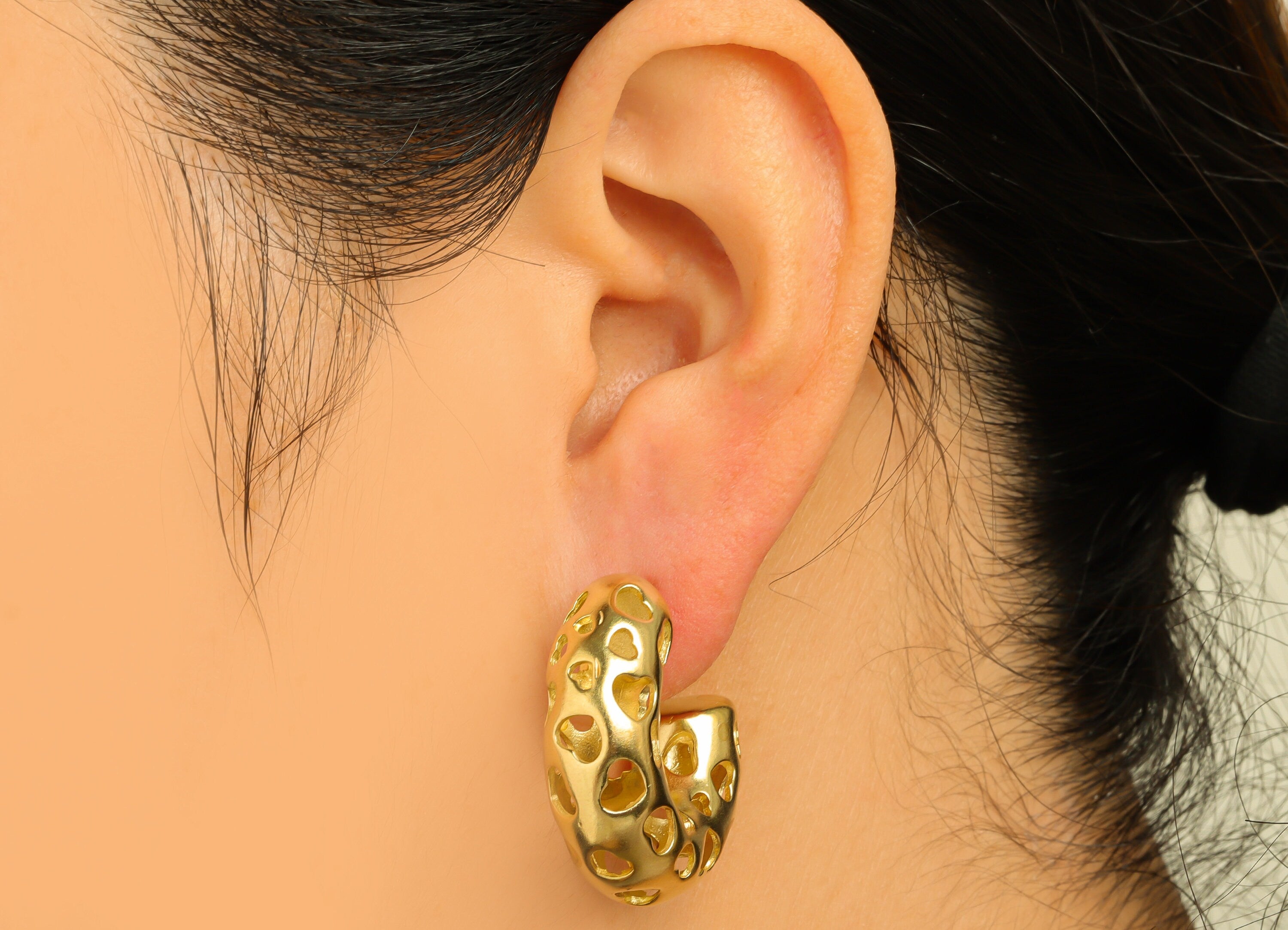 30mm Thick C Hoop Earring Stud - Raw Brass Hoop Earring Post - C Thick Hoop Heart Earring Post - Hollow Hoop Earring - 30x25x10mm - PP10511 - DOMEDBAZAAR