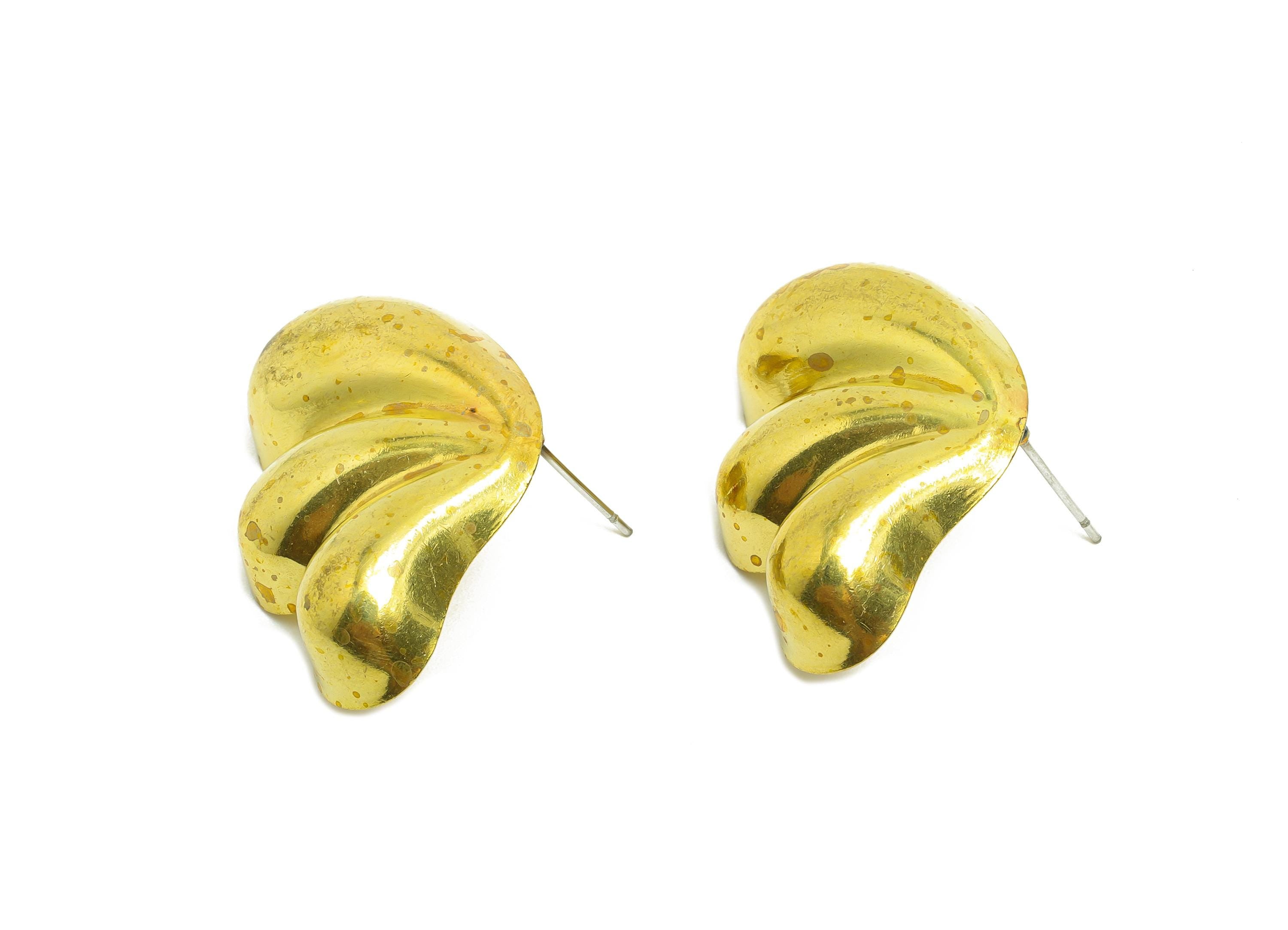 Curved Leaf Motif Earring - Raw Brass Unique Sculptural Earring Natural Curves - Minimalist Earring - Artistic Jewelry - 33x23x6mm -PP10781 - DOMEDBAZAAR