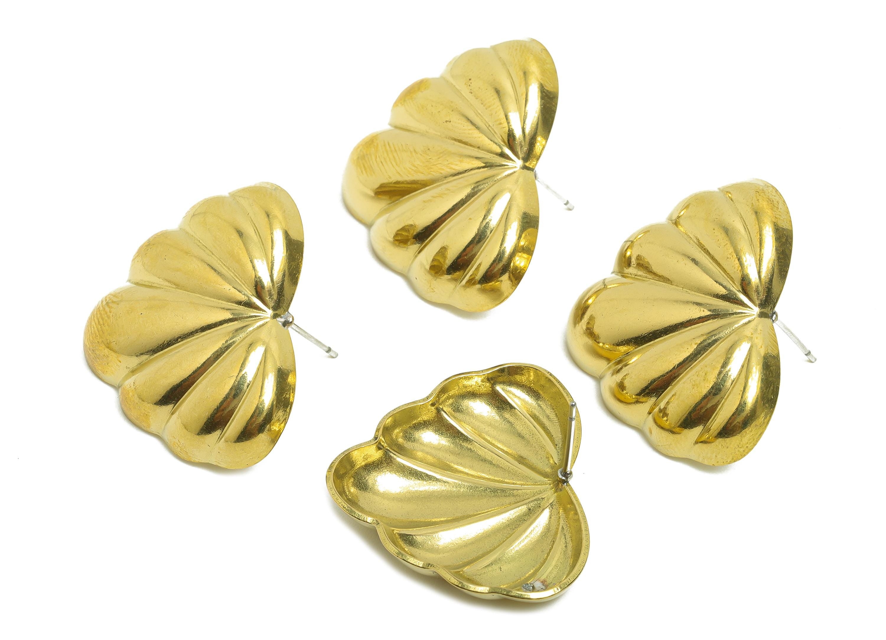 Vintage Fan Leaf Earring - Raw Brass Sculpted Fan Leaf Earring - Brass Textured Stud Earring - Elegant Shell Earring - 31x26x4mm - PP10813 - DOMEDBAZAAR