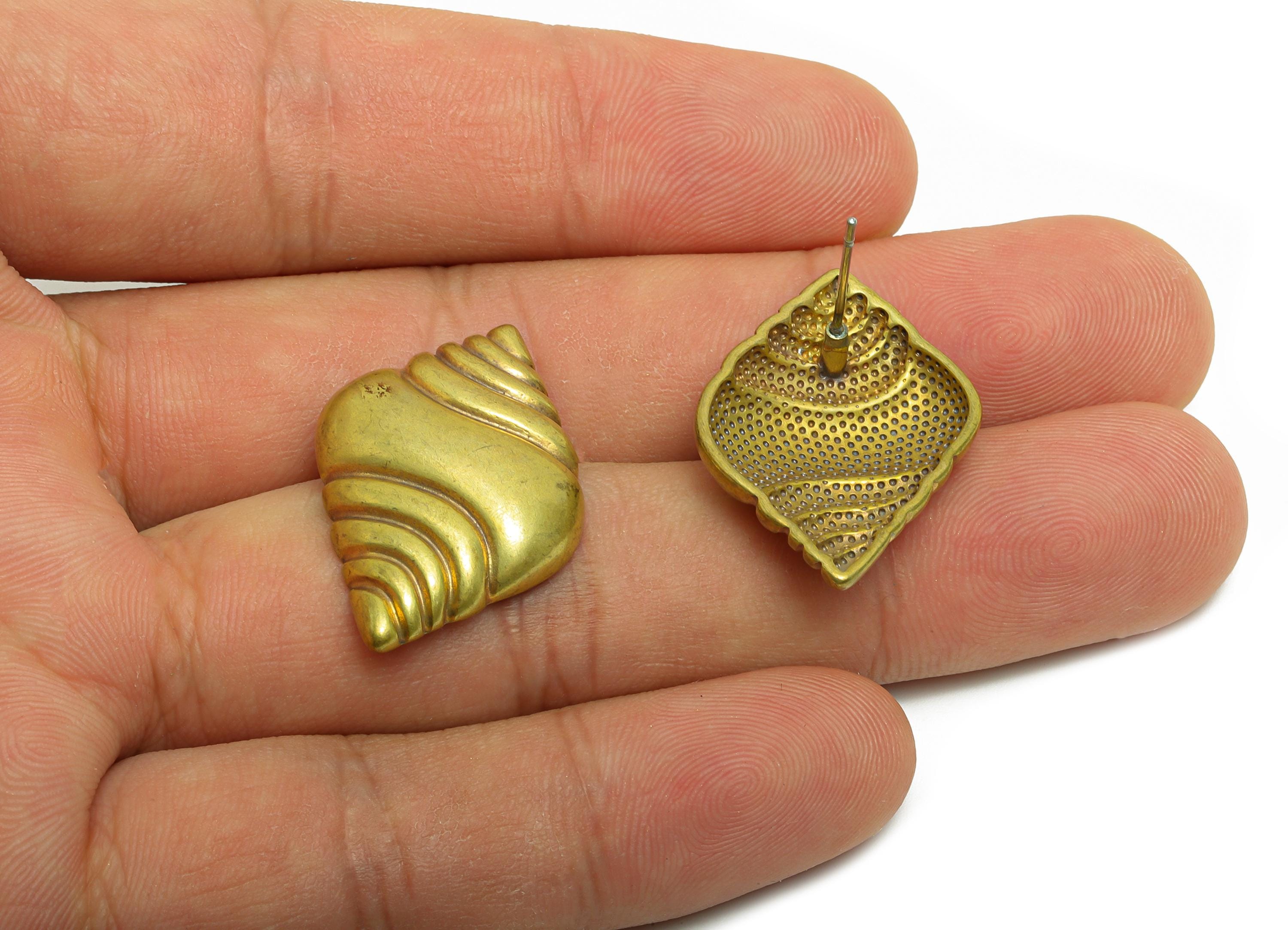 Vintage Conch Earring Stud - Raw Brass Antique Conch Earring Post - Brass Nautical Textured Conch Shell  Earring - 29.33x20x5mm - PP10824 - DOMEDBAZAAR