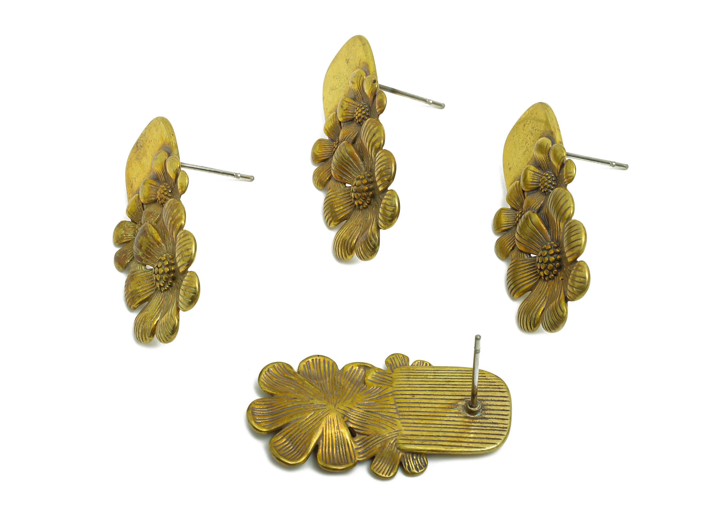 Vintage Brass Daisy Stud Earring - Raw Brass Textured Handcrafted Flower Earring Post - Brass Artisan Jewelry - 29.96x16.24x3mm - PP10825 - DOMEDBAZAAR