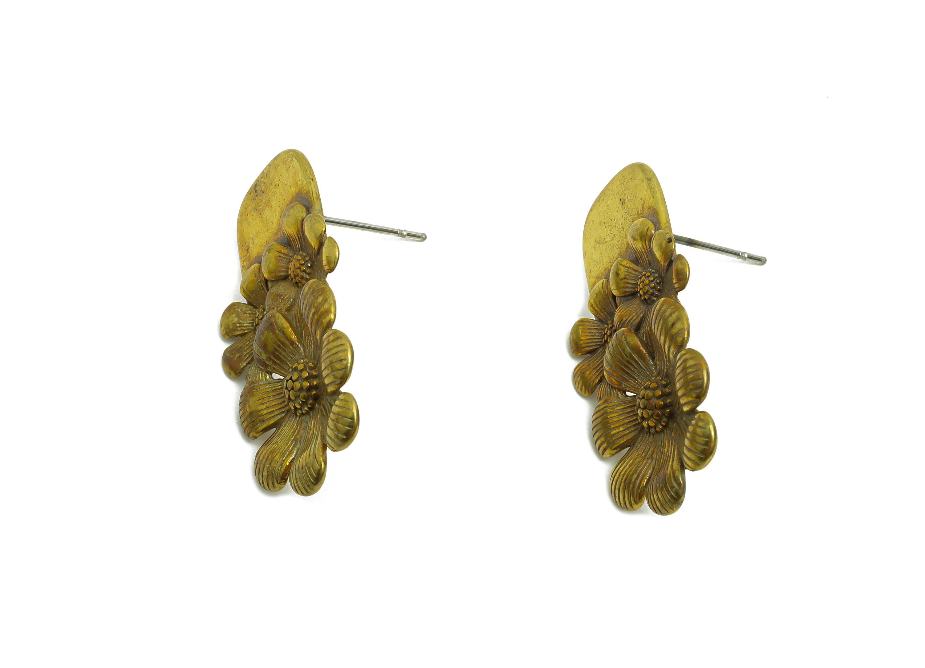 Vintage Brass Daisy Stud Earring - Raw Brass Textured Handcrafted Flower Earring Post - Brass Artisan Jewelry - 29.96x16.24x3mm - PP10825 - DOMEDBAZAAR