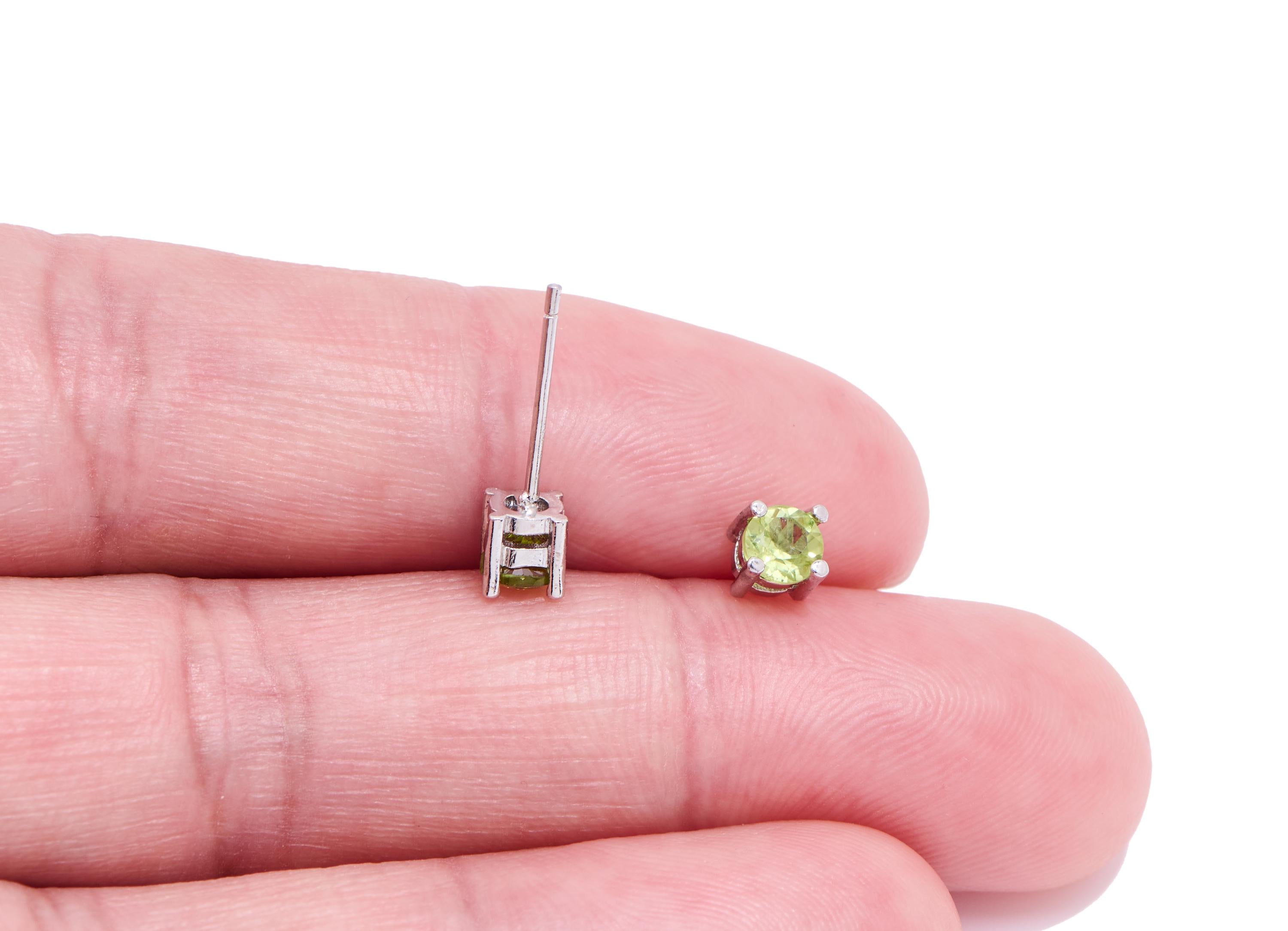 Olivine Brass Round Stud - Mini Round Prong-Set Earring Post - Classic Jewelry Making - Silver Stud - White K Plated - 4x4x4.29mm - NS2607 - DOMEDBAZAAR