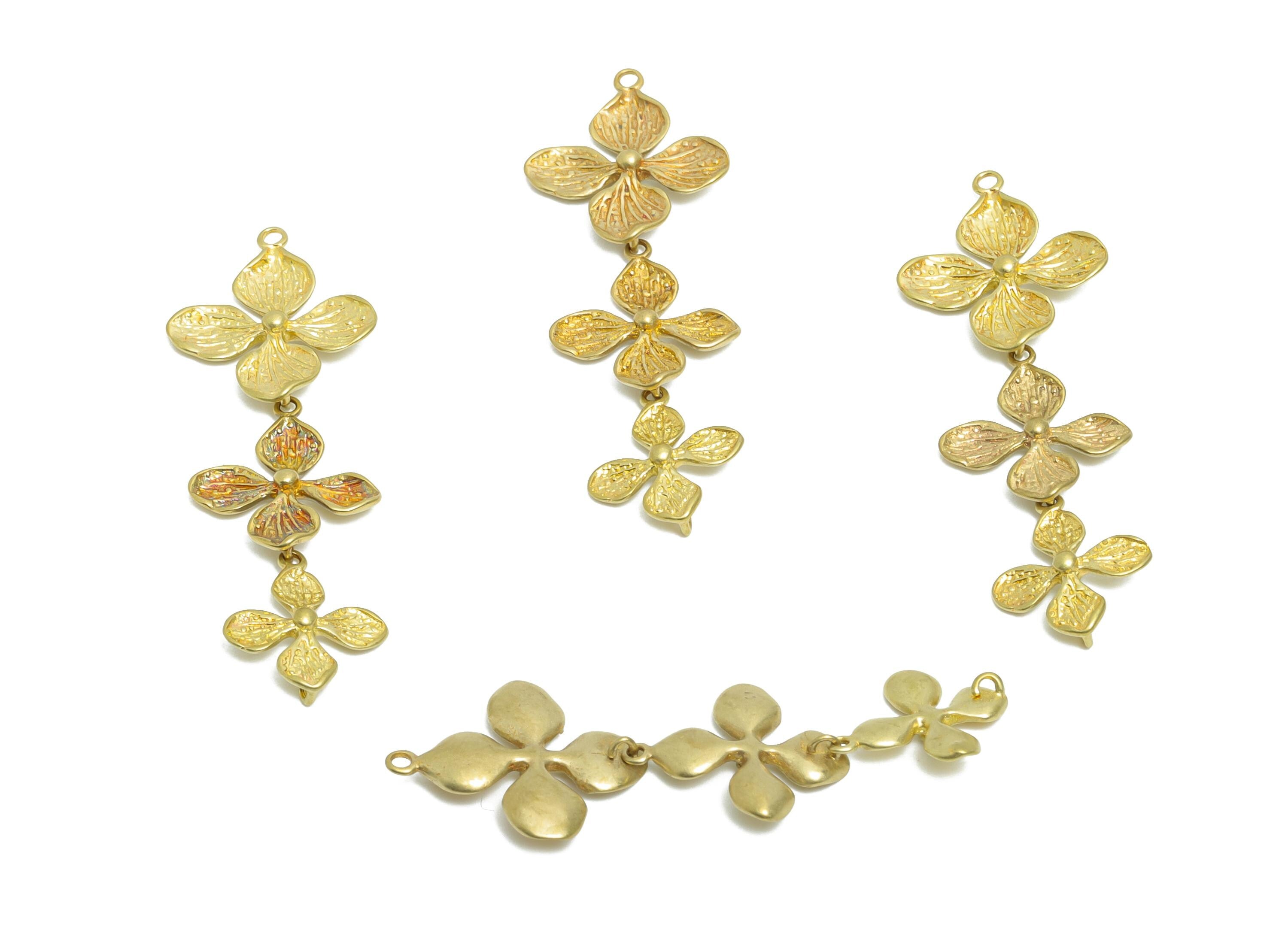 Brass Floral Earring Charm - Raw Brass Dangle Flower Earring Charm - Textured Hanging Daisy - Brass Connector - 42x15.5x1mm - PP11086 - DOMEDBAZAAR