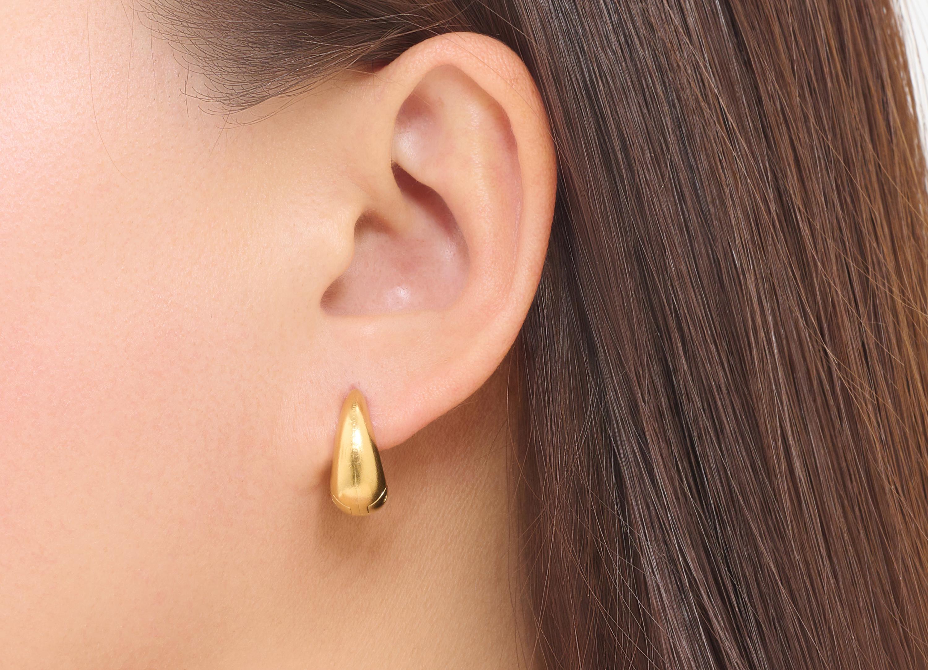 Stainless Steel Round Hoop Earring - Circle Thick Huggie Hoop Earring - Classic Steel Jewelry - 18K Gold Plated - 15.09x16.02x7.7mm -SS1536G - DOMEDBAZAAR