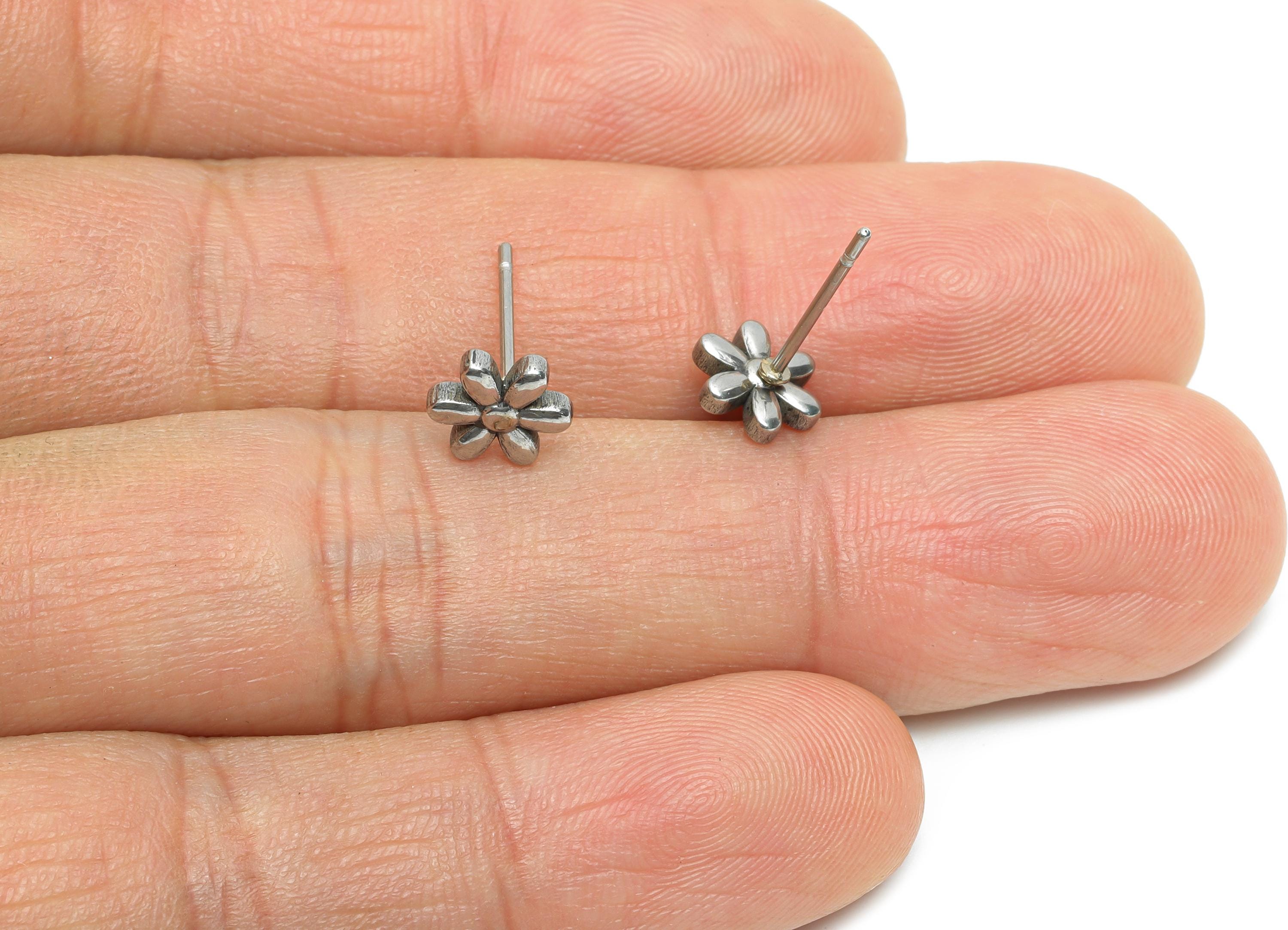Stainless Steel Daisy Stud - Silver Botanical Flower Earring Post - Feminine Dainty Earring - Spring Bloom Jewelry - 6.9x6.9x1.87mm - SS2146 - DOMEDBAZAAR