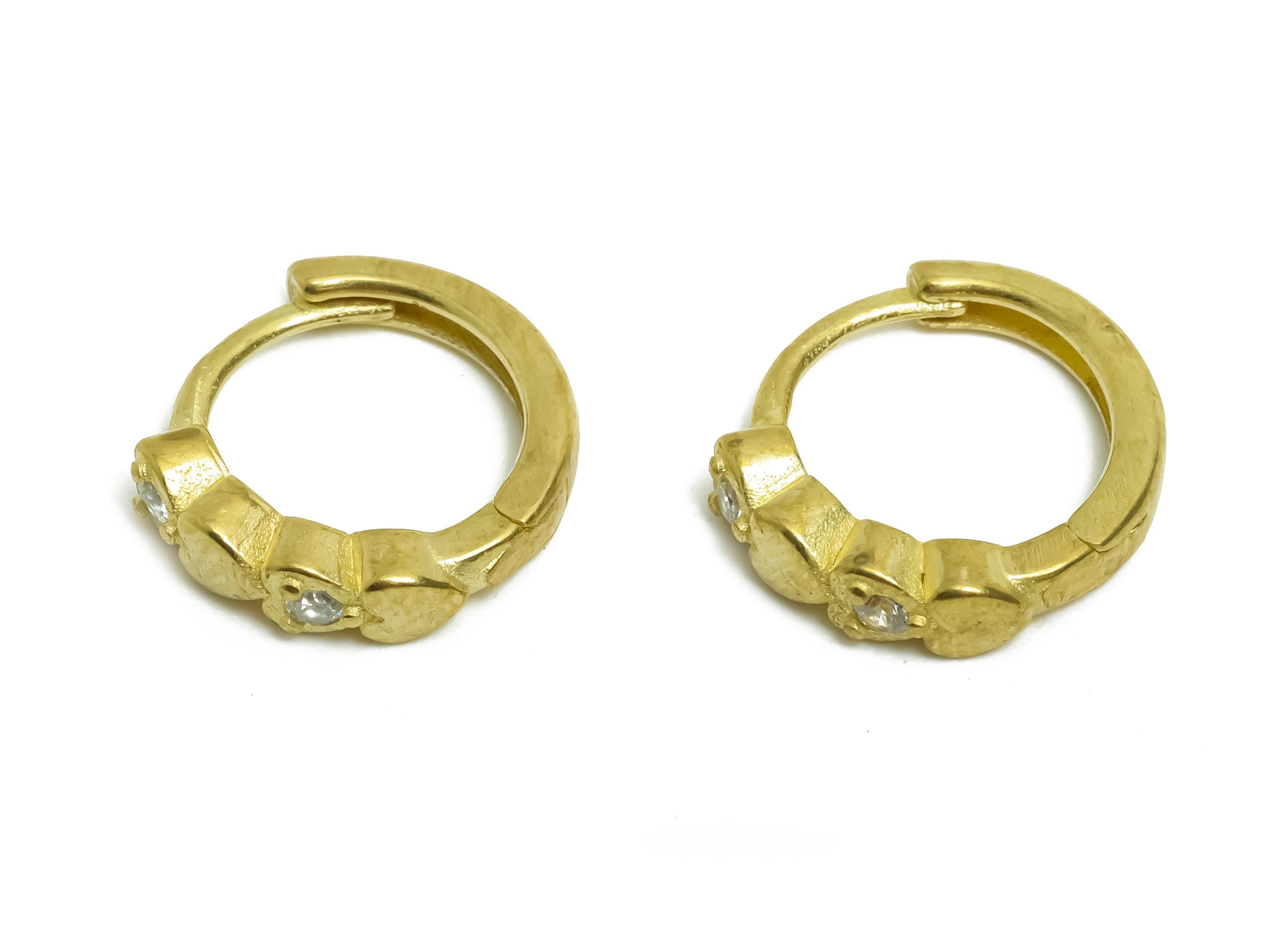 Brass CZ Heart Huggie Hoop Earring - Fashion Raw Brass Zircon Earring - Modern Huggie Hoop Clasp - Jewelry Finding - 13.7x12.3x3mm - PP11335 - DOMEDBAZAAR