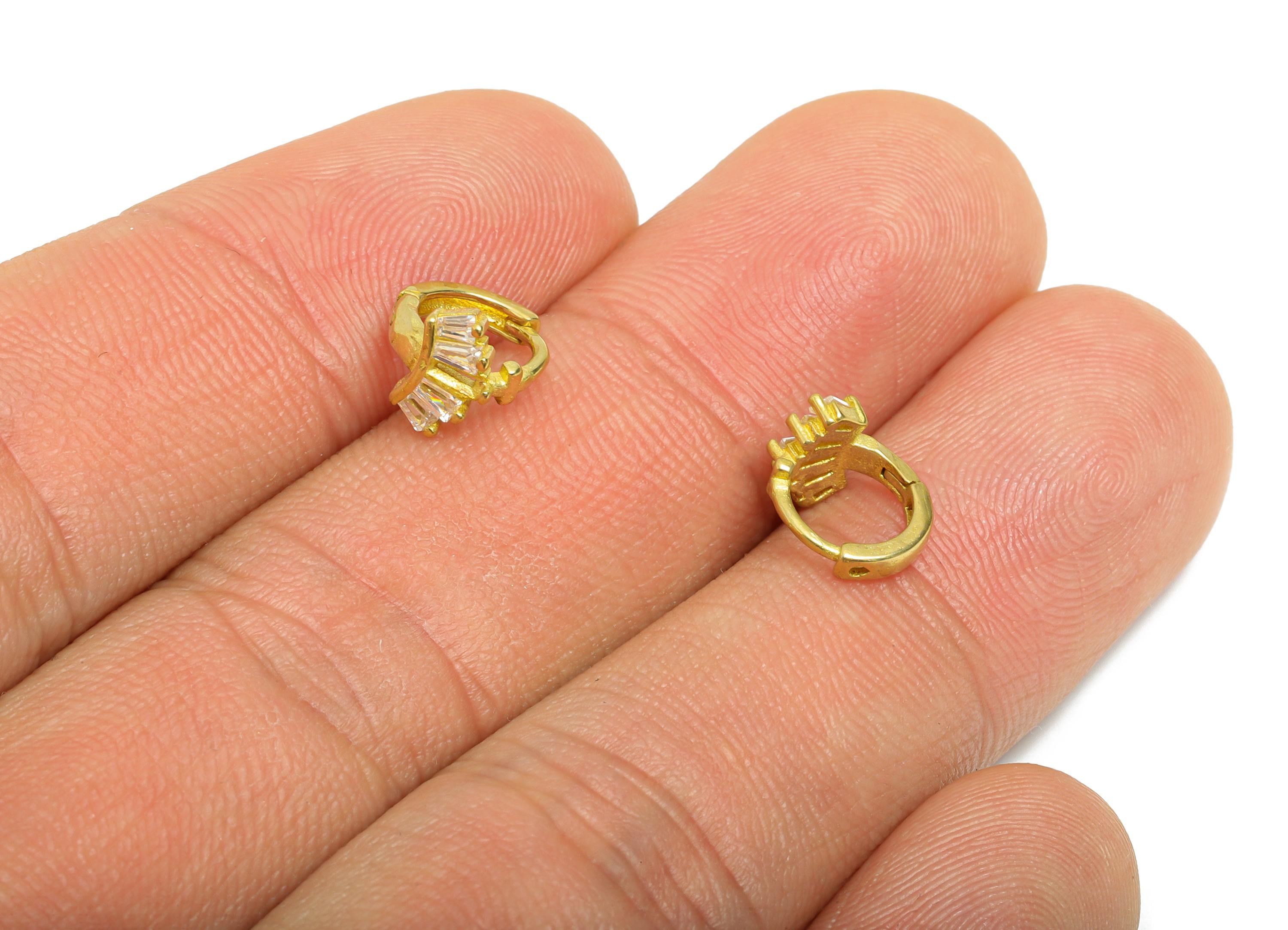 Brass CZ Huggie Hoop Earring - Tiny Raw Brass Fan Zircon Earring - Minimalist Huggie Hoop Clasp - Jewelry Finding - 9.55x8.26x7mm - PP11311 - DOMEDBAZAAR