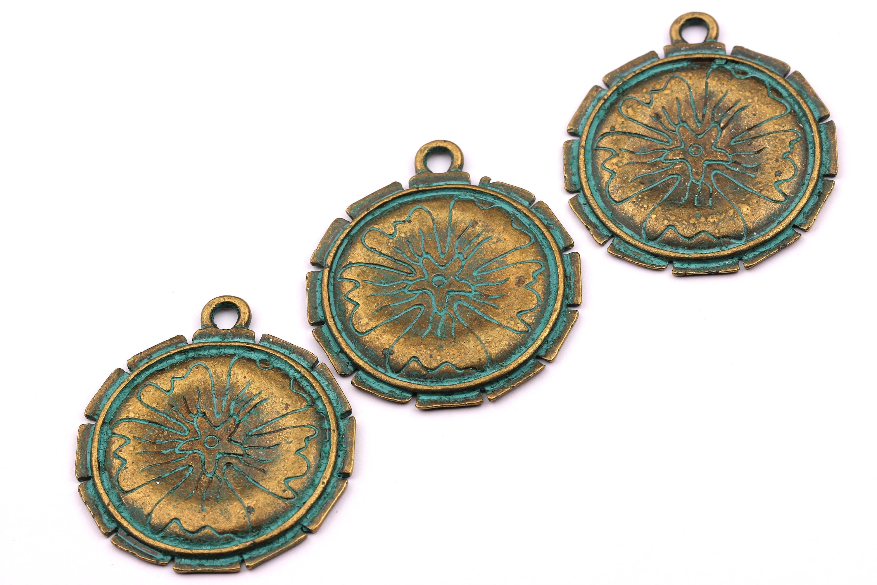 Faux Patina Pendant - Medal Shaped - Alloy Charms - Antique Bronze Tone Necklace - Zinc Alloy Beads - Jewelry Supplies - 33x33x2.2mm ZZ1057 - DOMEDBAZAAR