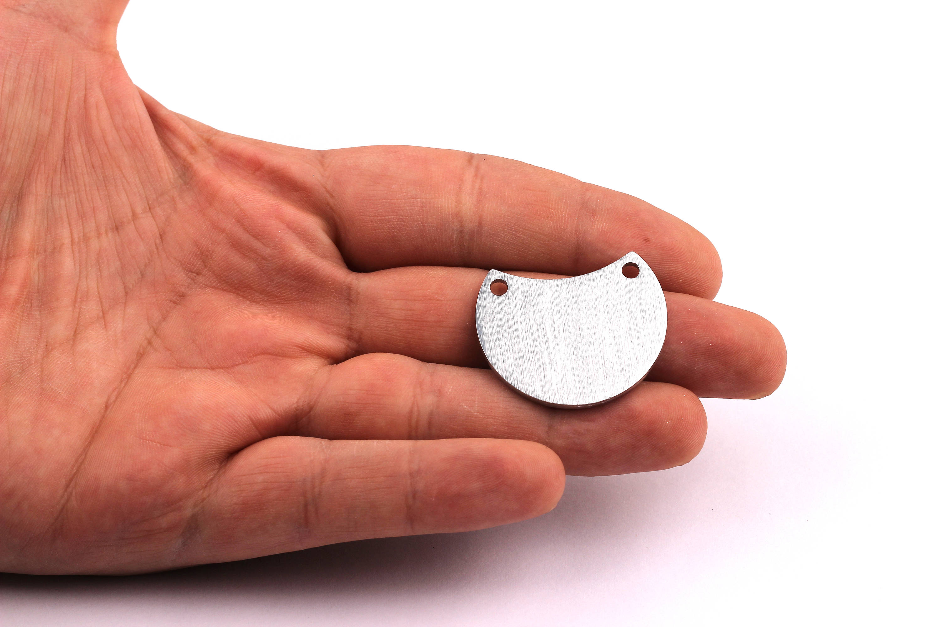 Aluminum Stamping Blank - Shield Shaped Pendant - Anodized Aluminium Charms - Wall Decor - Silver Tone - 25x32x2mm - AA1056 - DOMEDBAZAAR