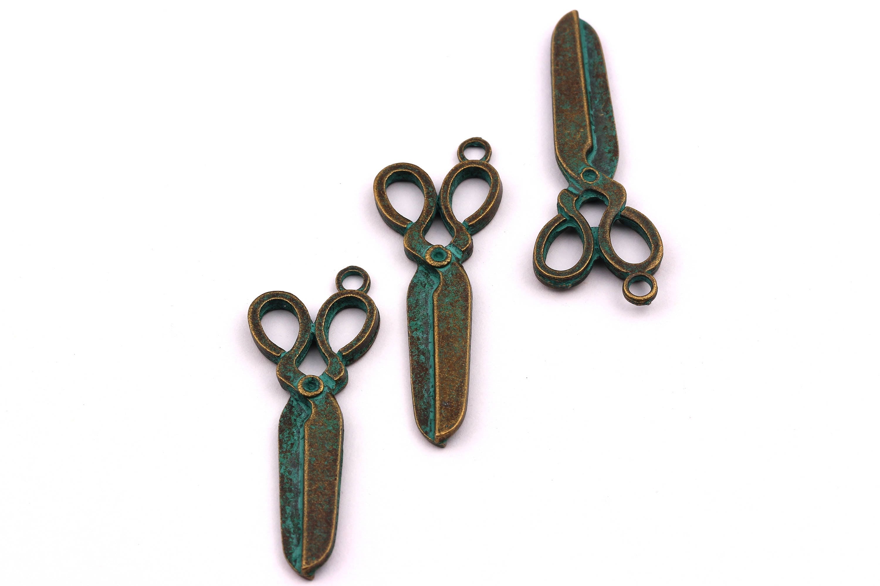 Faux Patina Pendant - Scissors Shaped - Alloy Charms - Antique Bronze Tone Necklace - Zinc Alloy Beads - Jewelry Supplies - 40x15x2mm ZZ1041 - DOMEDBAZAAR