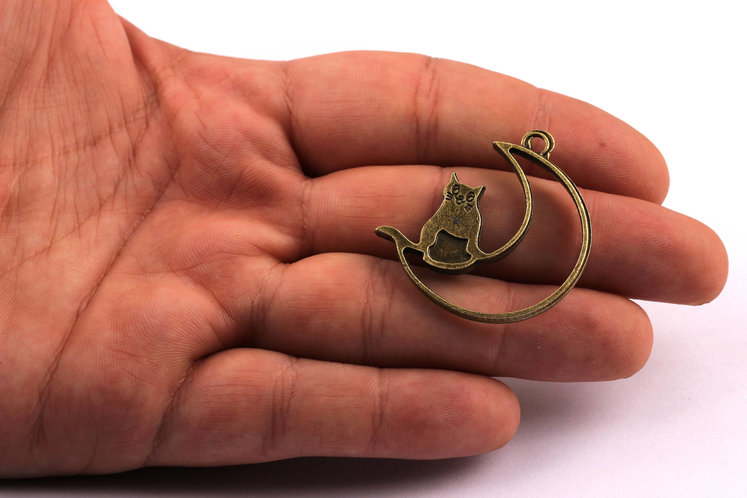 Zinc Alloy Pendant - Moon Shaped - Alloy Charms - Antique Bronze Tone Necklace - Zinc Alloy Beads - Jewelry Supplies - 35x37x3.5mm ZZ1124 - DOMEDBAZAAR