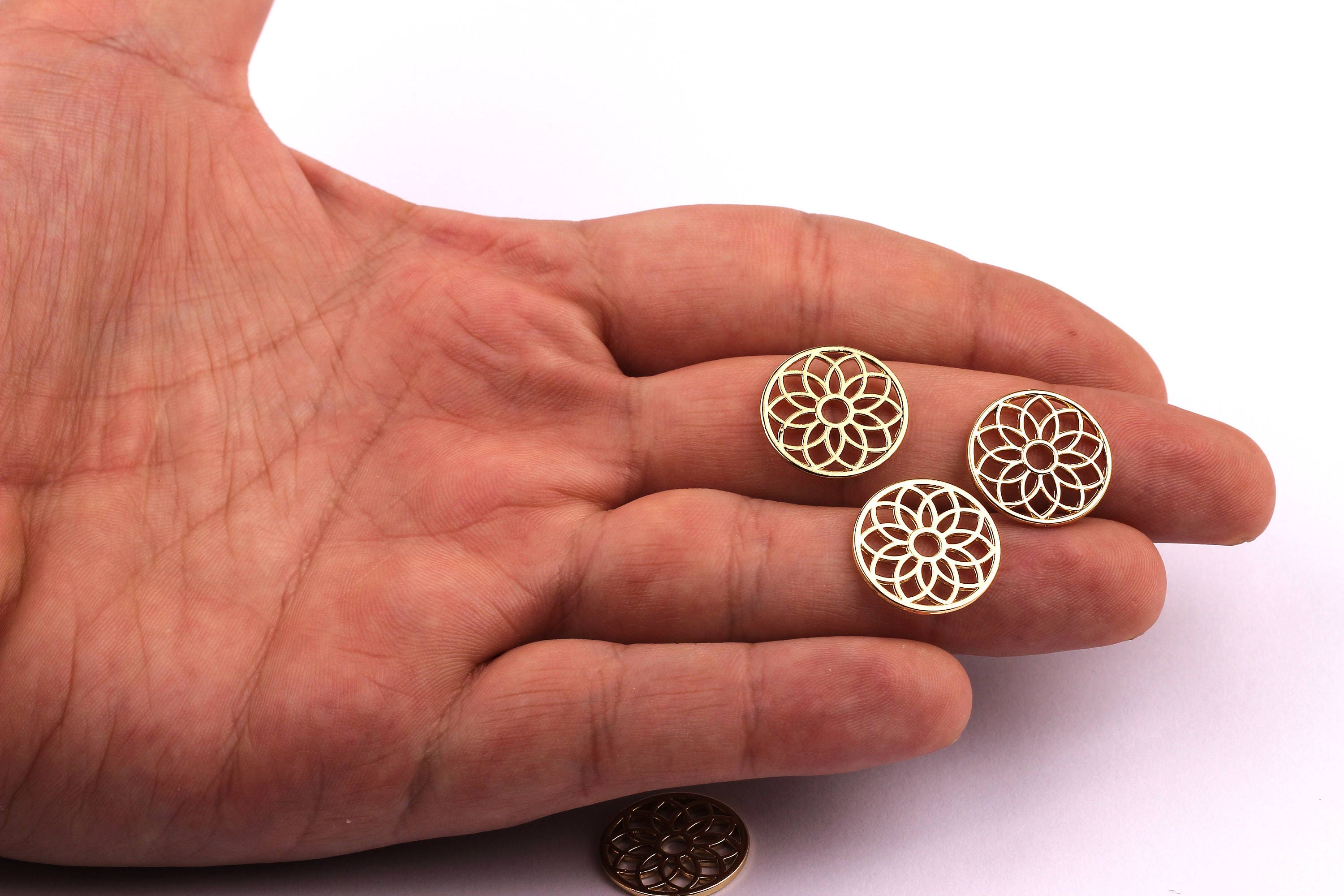 Flower Shaped Charms- Zinc Alloy Earring Findings - Gold Tone - Alloy Pendant for Necklace - Jewelry Supplies - 17x17x1.2mm - ZZ1178 - DOMEDBAZAAR