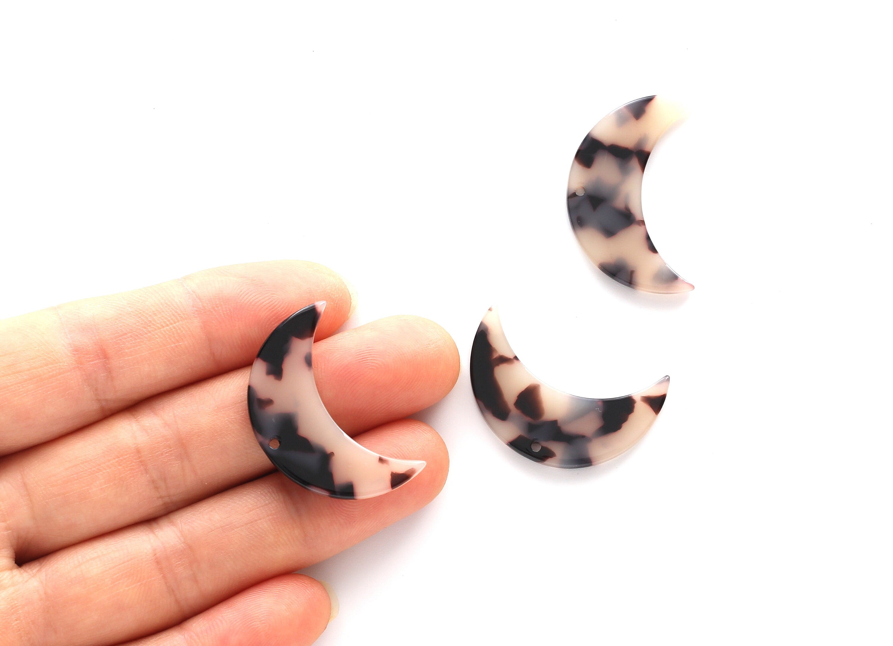 Acetate Moon charms - 1 Holes - Blonde Tortoise Shell Earrings - Moon Pendant - Color Code: A07 - 29.9x19.4x2.6mm - AC1110B - DOMEDBAZAAR