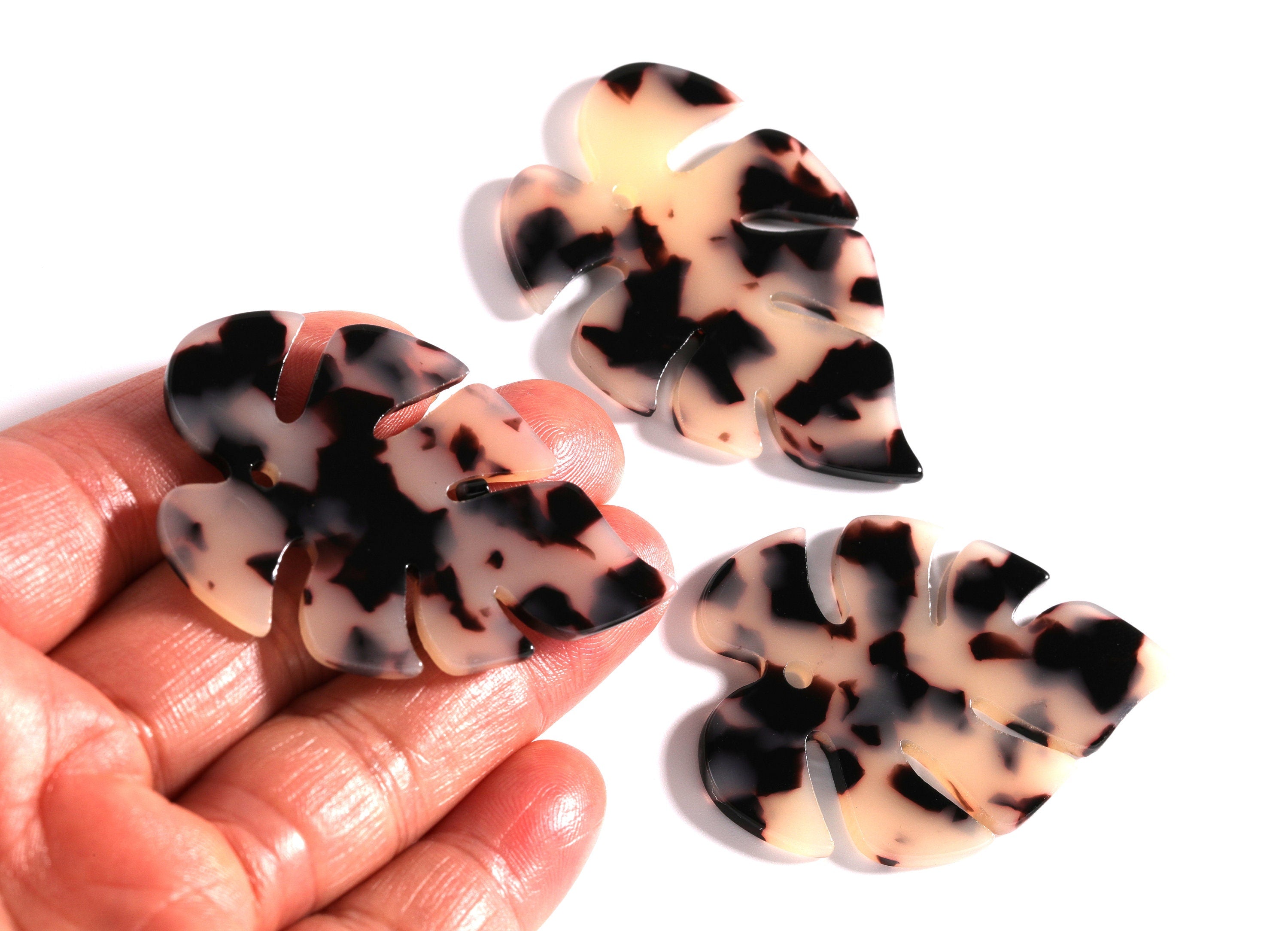 Blonde Tortoise Shell Earrings - Acetate Earring Charms - Leaf Shaped Pendant - Jewelry Supplies - Color Code: A07 - 44x35x2.5mm - AC1146B - DOMEDBAZAAR