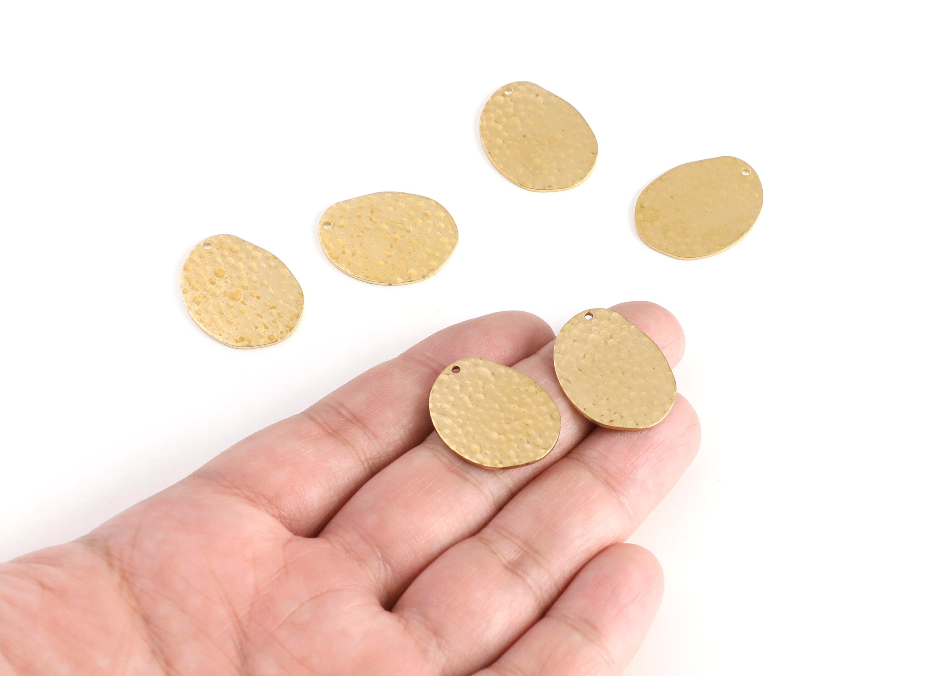Brass Hammered Oval Charms - Hammered Oval Shaped Raw Brass Pendant - Earring Findings - Jewelry Supplies - 24,8mx19,1x1,04mm - PP1375 - DOMEDBAZAAR