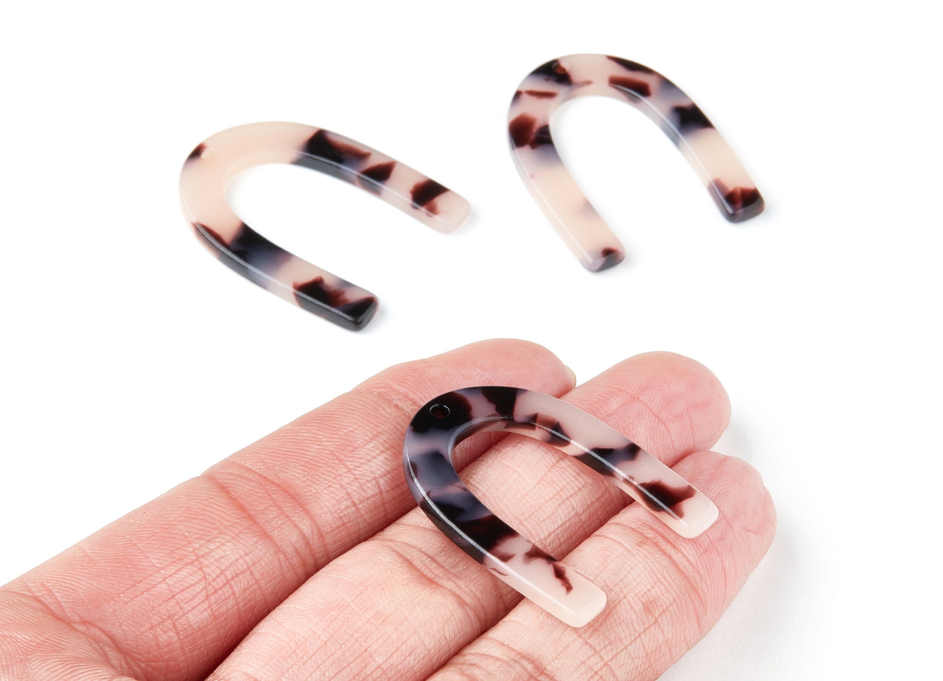 Acetate U Charm - Blonde Tortoise Shell Earrings - U Pendant - Jewelry Supplys - Color Code: A06 - 34.61x26.25x2.55mm - AC1114BB - DOMEDBAZAAR