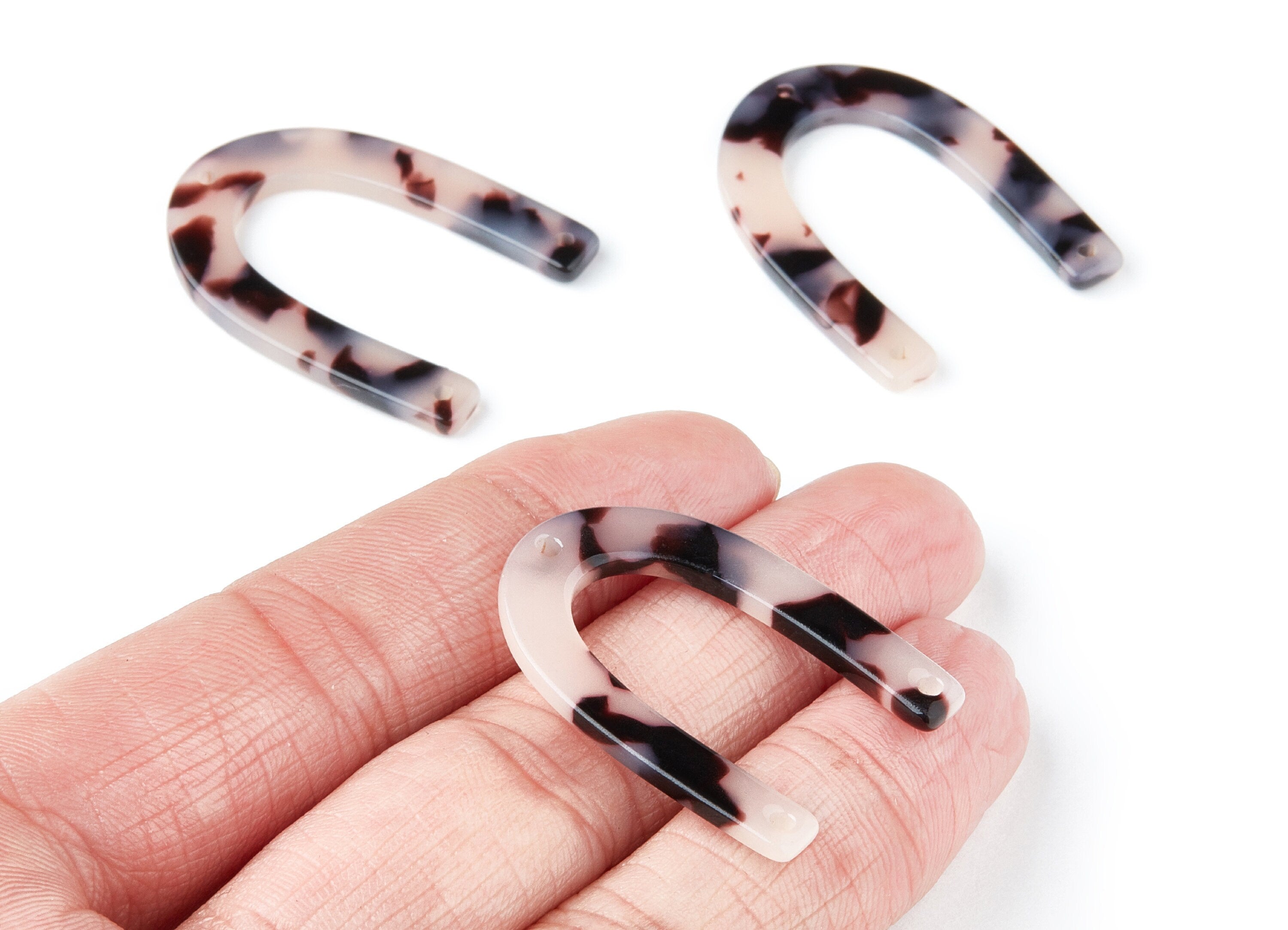 Blonde Tortoise Shell Charm with 3 Holes - Acetate Earring Charms - U Shaped Pendant - Color Code: A06 - 34.61x26.25x2.55mm - AC1305A - DOMEDBAZAAR