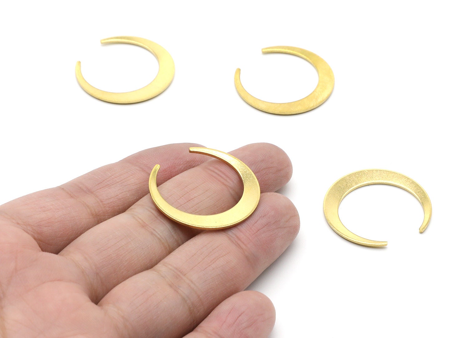 Brass Moon Charms - Moon Shaped Raw Brass Pendant - Jewelry Supplies - 28,65x27,6x0,98mm- PP1411 - DOMEDBAZAAR