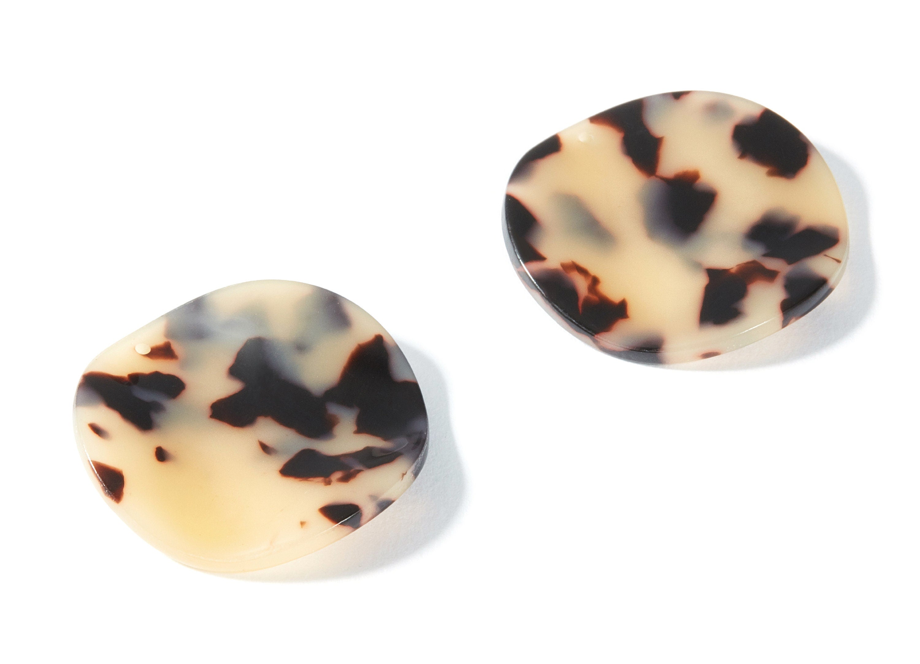 Acetate Wavy Disc Charms - Blonde Tortoise Shell Earrings - Wavy Disc Earrings and Pendant - Color Code: A08 - 34,1x33,84x2,94mm - AC1066G - DOMEDBAZAAR