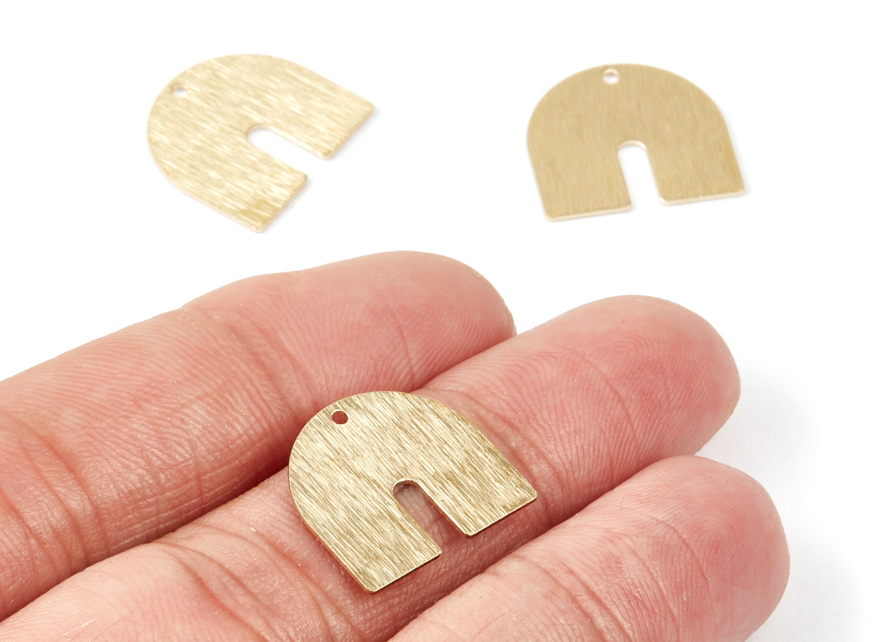 Brass U Charms - Textured U Shaped Raw Brass pendant - Earring Findings - Jewelry Supplies - 17x15,75x0,67mm - PP1750 - DOMEDBAZAAR