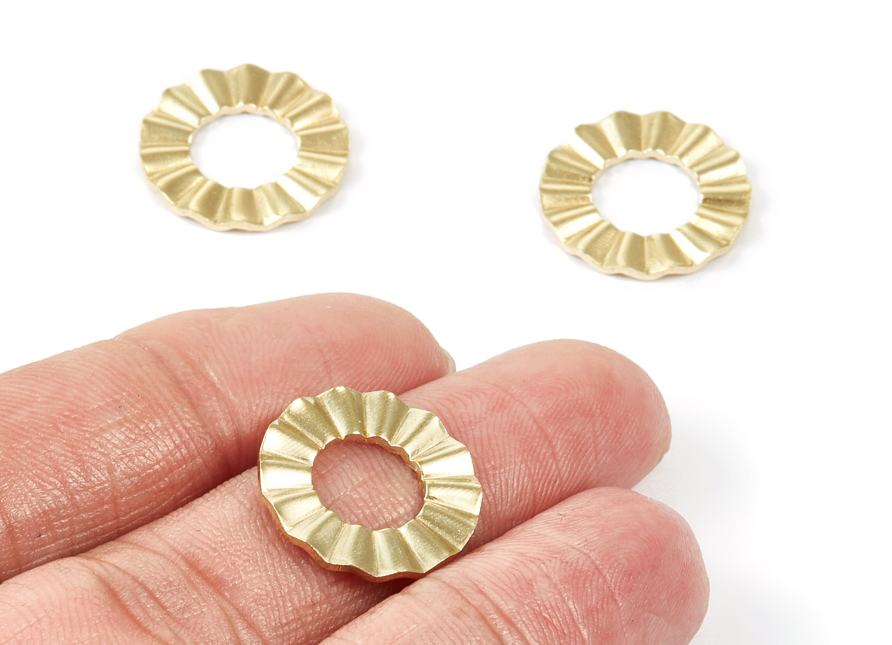 Brass Round Charms - Round Raw Brass Pendant No Holes - Earring Findings - Jewelry Supplies - 18x18x1.64mm - PP1743 - DOMEDBAZAAR