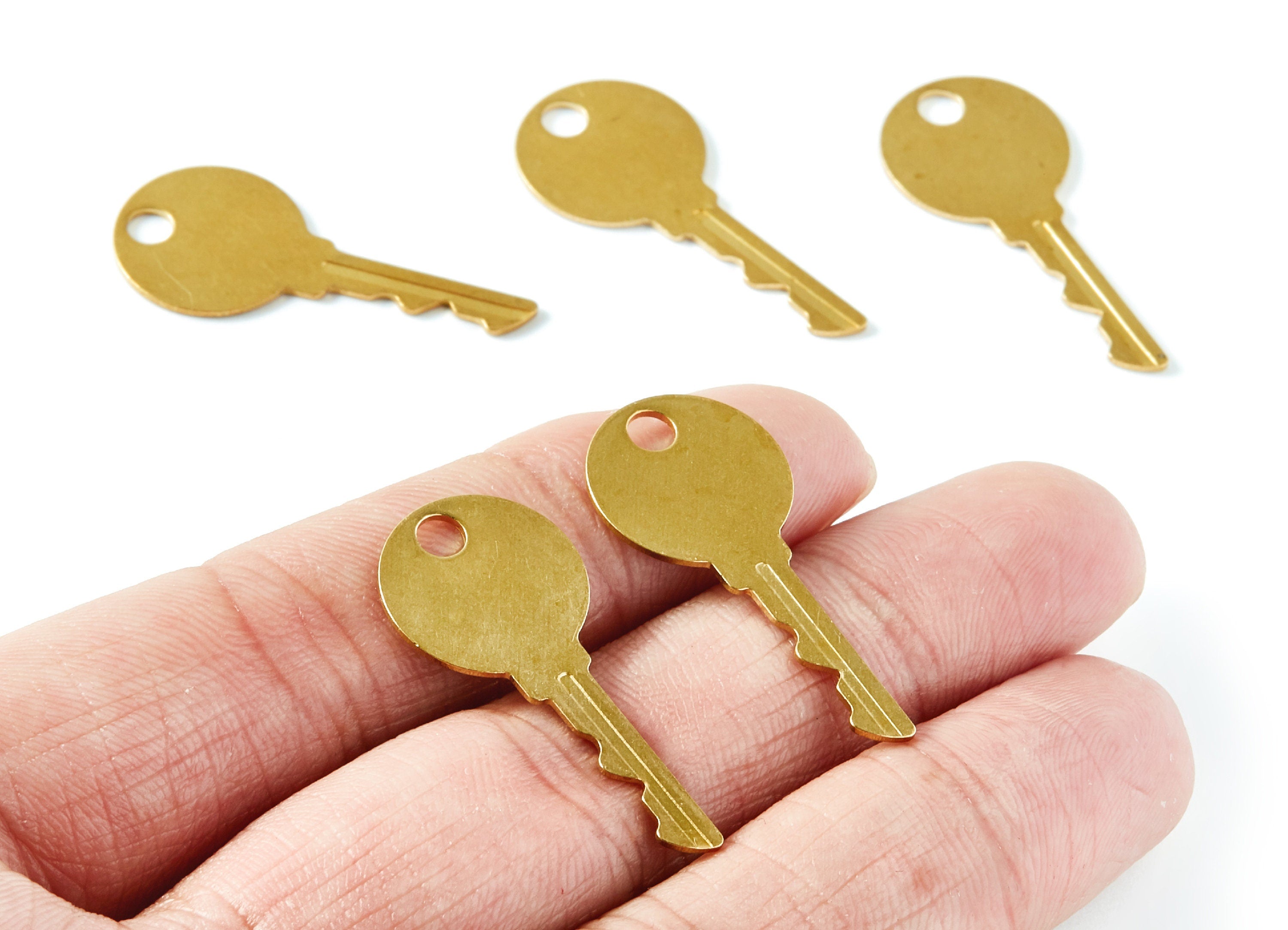 Brass Key Charms - Key Shaped Raw Brass Pendant - Jewelry Supplies - 33,28x14,94x0,84mm - PP1425 - DOMEDBAZAAR