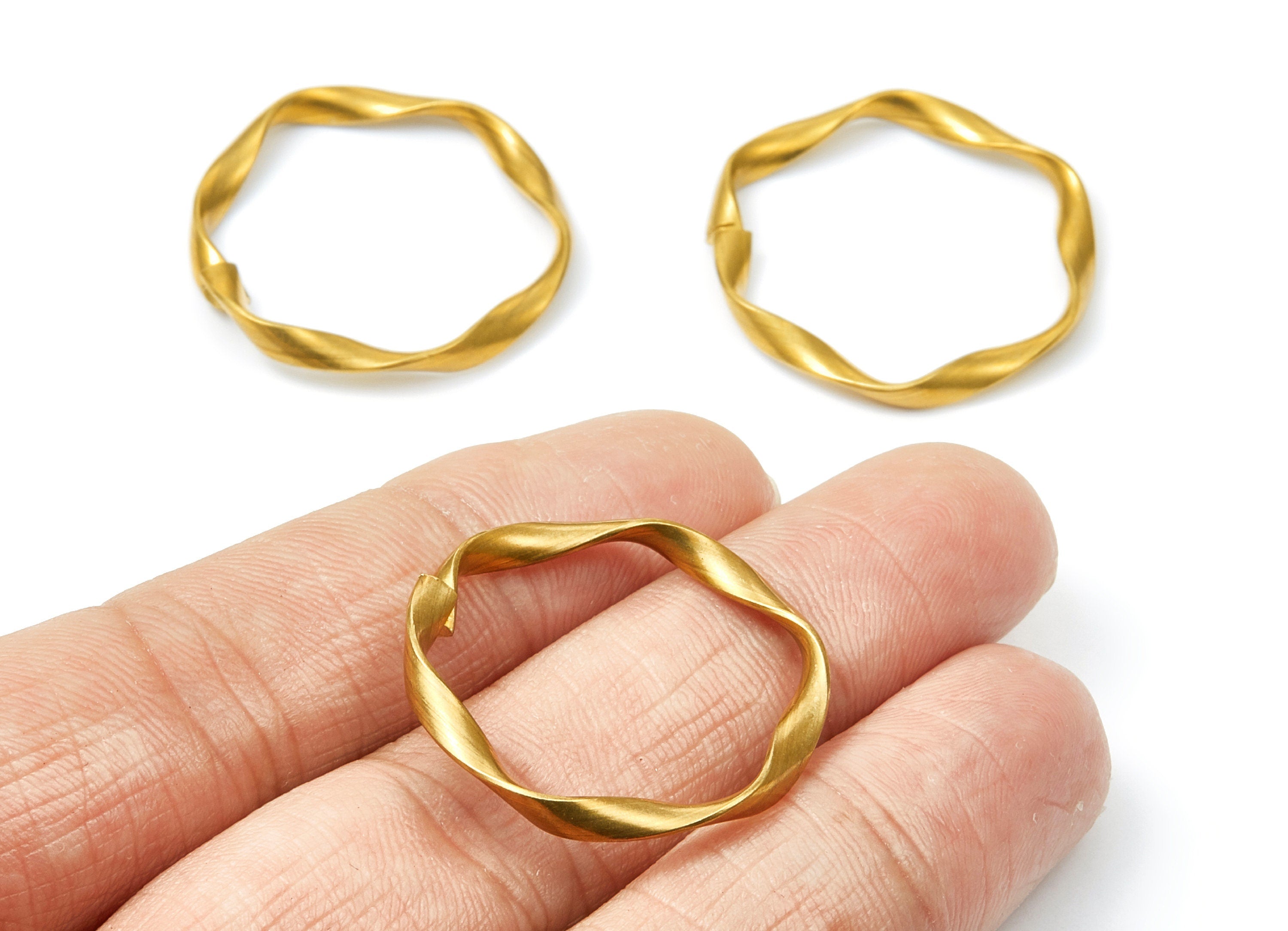 Brass Wavy Circle Charms - Wavy Circle Shaped Raw Brass Pendant - Jewelry Supplies - 29x28,6x3,17mm - PP1387 - DOMEDBAZAAR