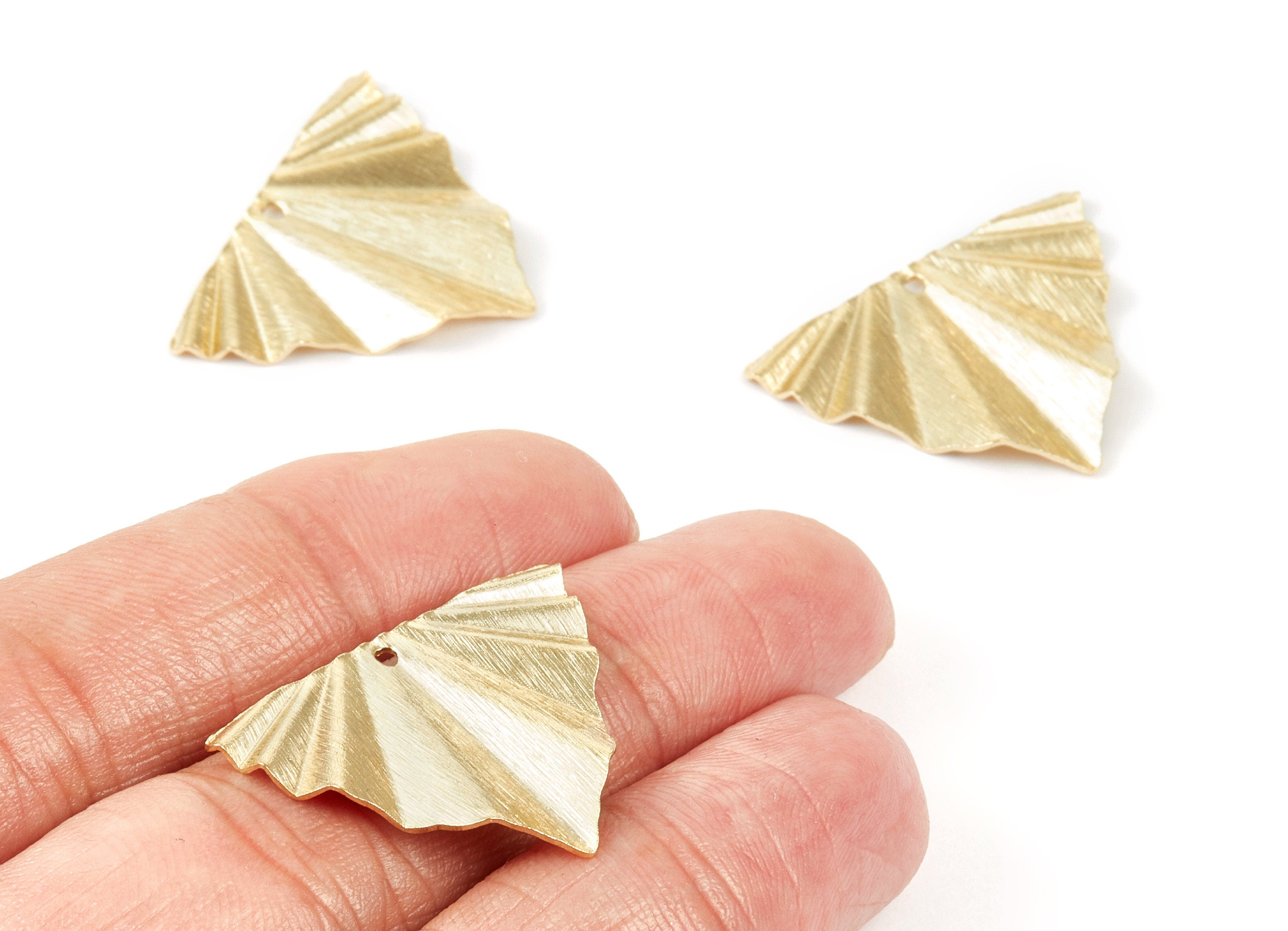 Brass Textured Triangle Charms - Textured Triangle Shaped Raw Brass Pendant - Jewelry Supplies - 28,84x21,86x2,37mm - PP1813 - DOMEDBAZAAR