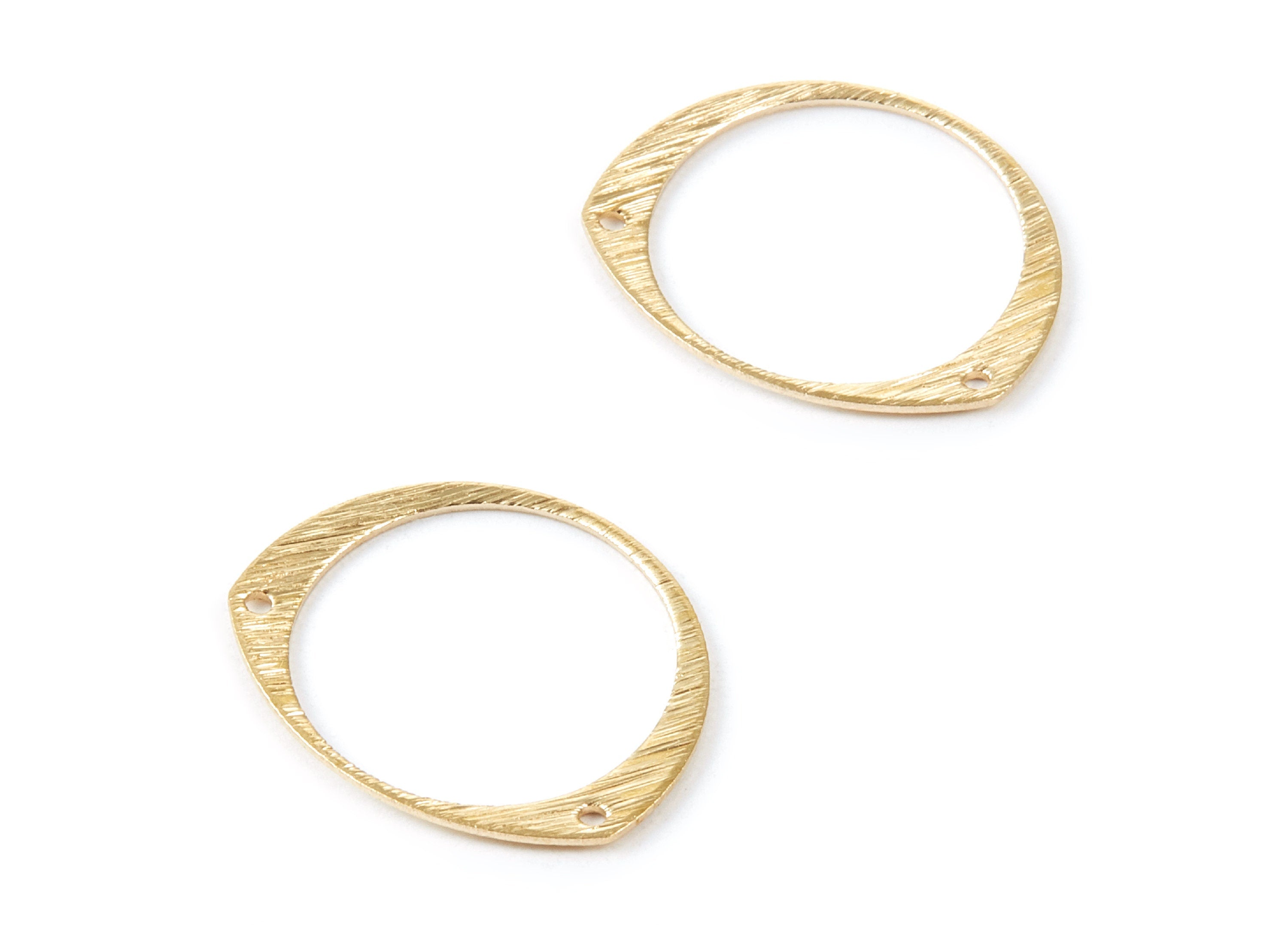 Brass Round Charms - Rough Textured Raw Brass Pendant - Connectors With 2 Holes - Jewelry Supplies - 25,95x21,7x0,83mm - PP1872 - DOMEDBAZAAR