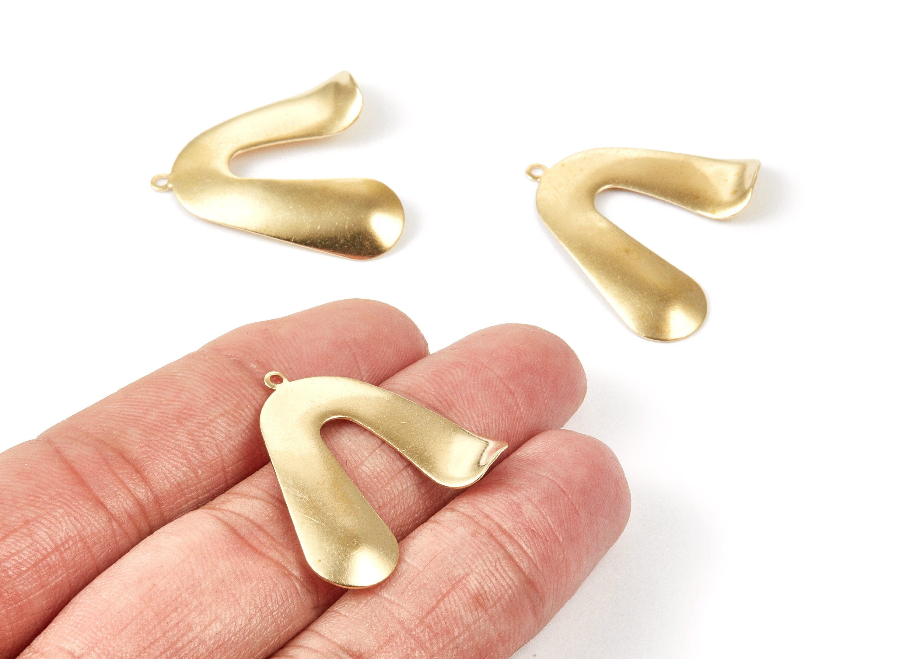 Brass V Charms - V Shaped Raw Brass Pendants - Earring Findings - Jewelry Supplies - 30,3x28,1x0,87mm- PP2000 - DOMEDBAZAAR