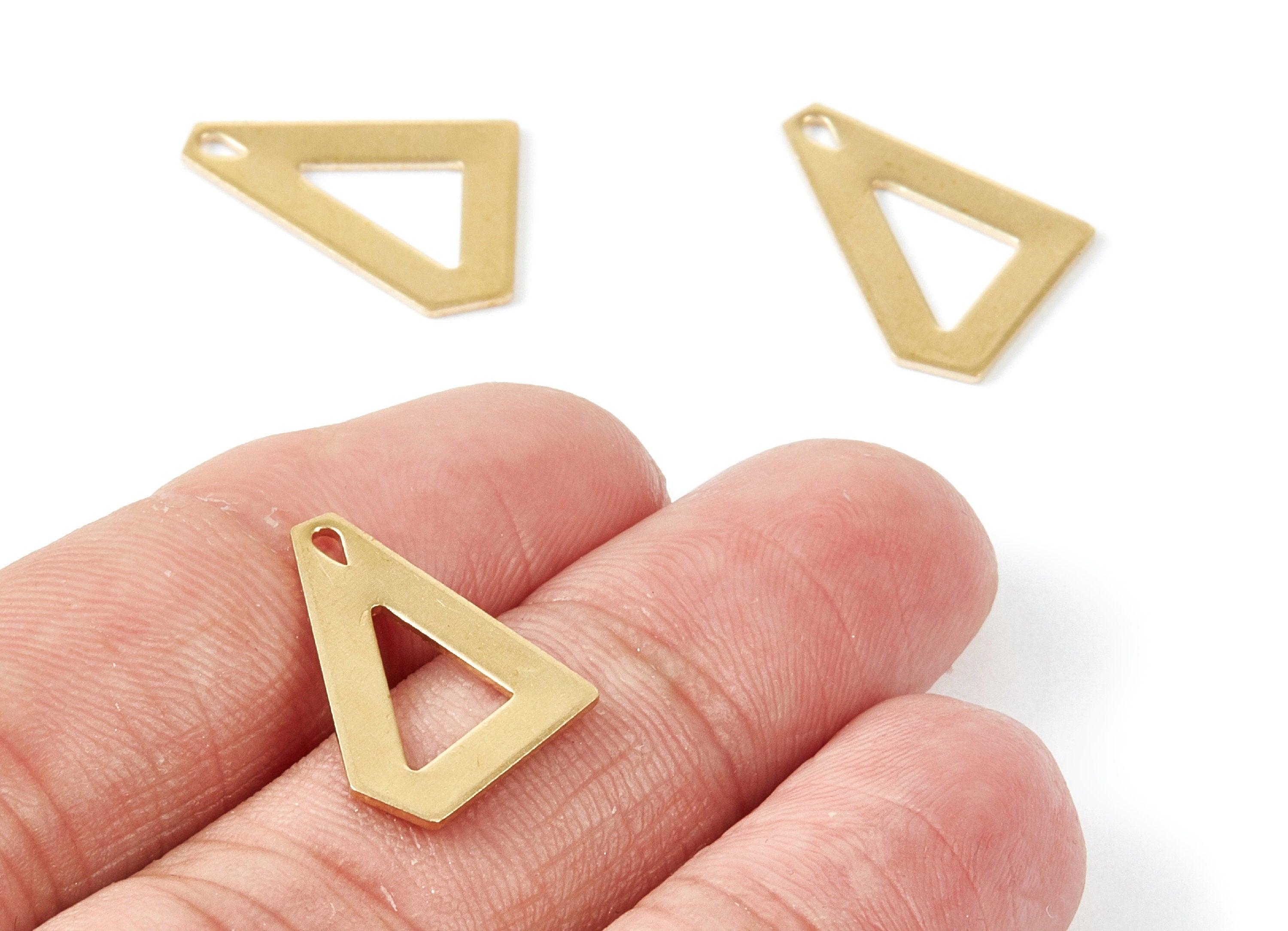 Brass Triangle Charms - Raw Brass Triangle Pendant - Earring Finddings - Jewelry Supplies - 18,3x18,42x0,84mm - PP1918 - DOMEDBAZAAR