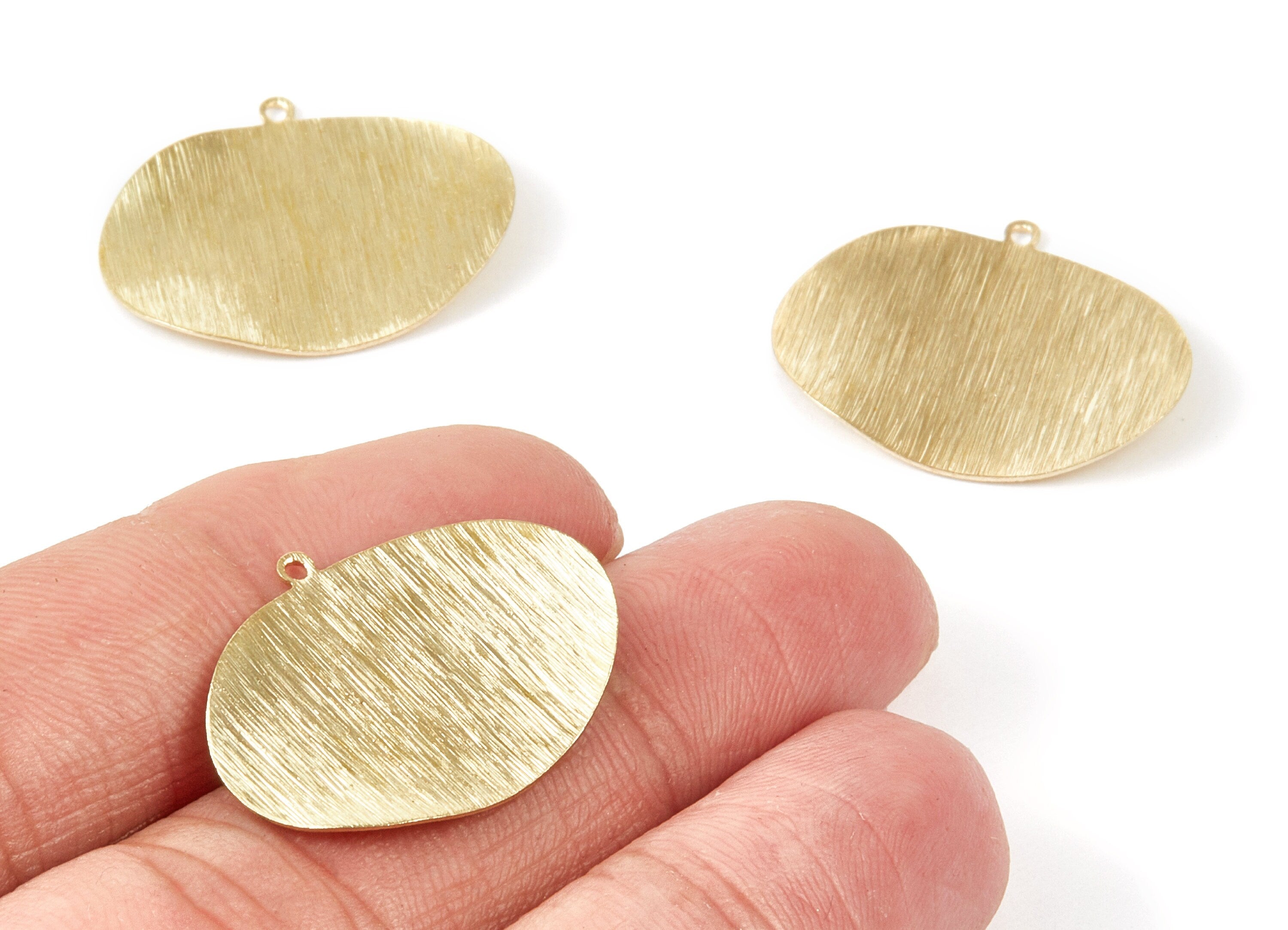 Brass Textured Oval Charms - Textured Oval Raw Brass Pendant - Brass Earring Findings - Jewelry Supplies - 25,3x20x0,79mm - PP1793 - DOMEDBAZAAR