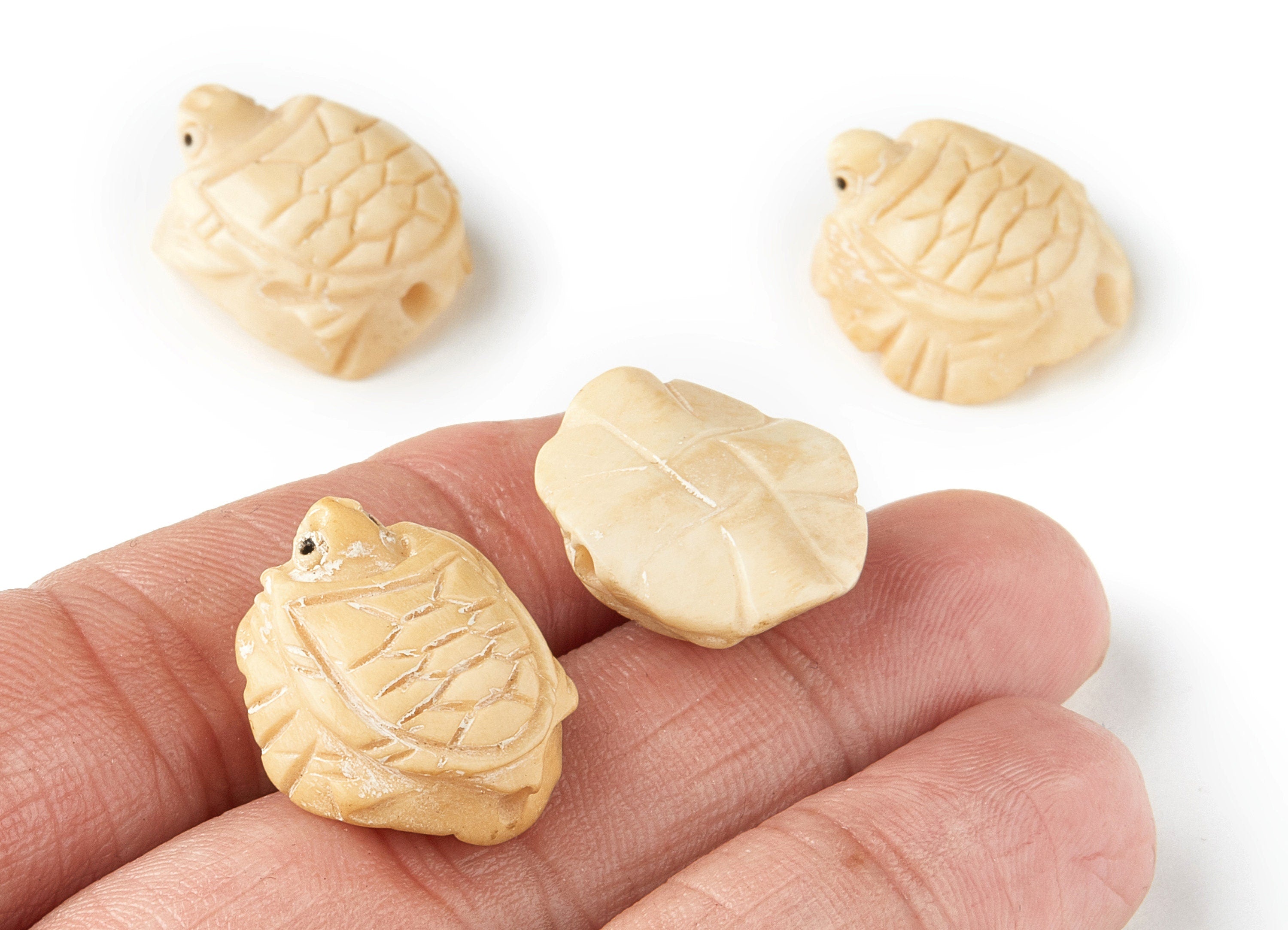 Hand Carved Bovine Bone Beads - Turtle Shaped Pendant - Jewelry Supplies - 21x18.45x10mm - BO1002 - DOMEDBAZAAR