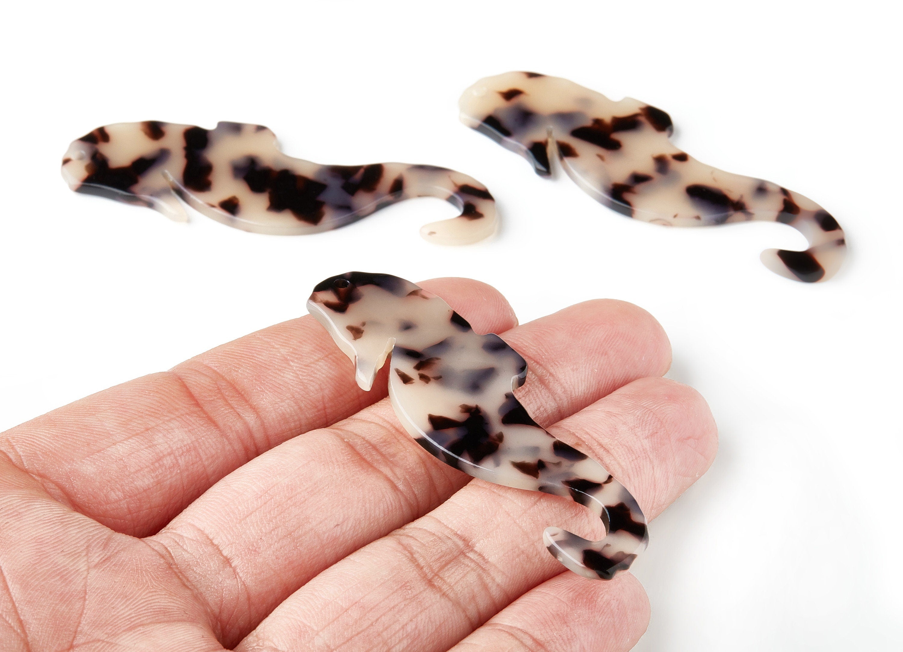 Acetate Acrylic Earring Charms - Blonde Tortoise Shell Earrings - Hippocampus pendant - Color Code: A07 - 63.9x20.7x2.4mm - AC1544-A07 - DOMEDBAZAAR