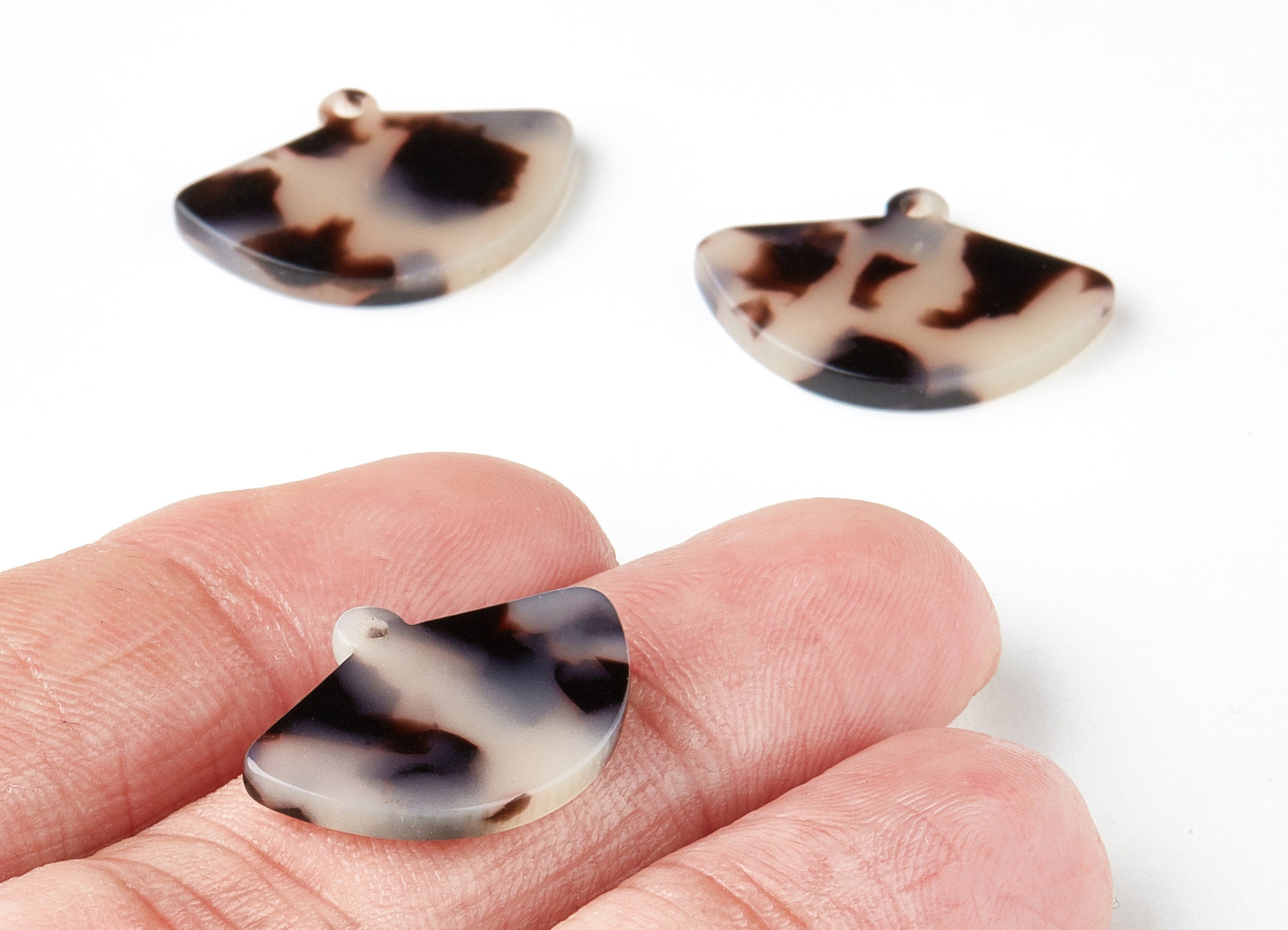 Acetate Acrylic Earring Charm - Blonde Tortoise Shell Earrings - Fan Shaped Pendant - Color Code: A07 - 22.5x15.3x2.5mm - AC1559-A07 - DOMEDBAZAAR