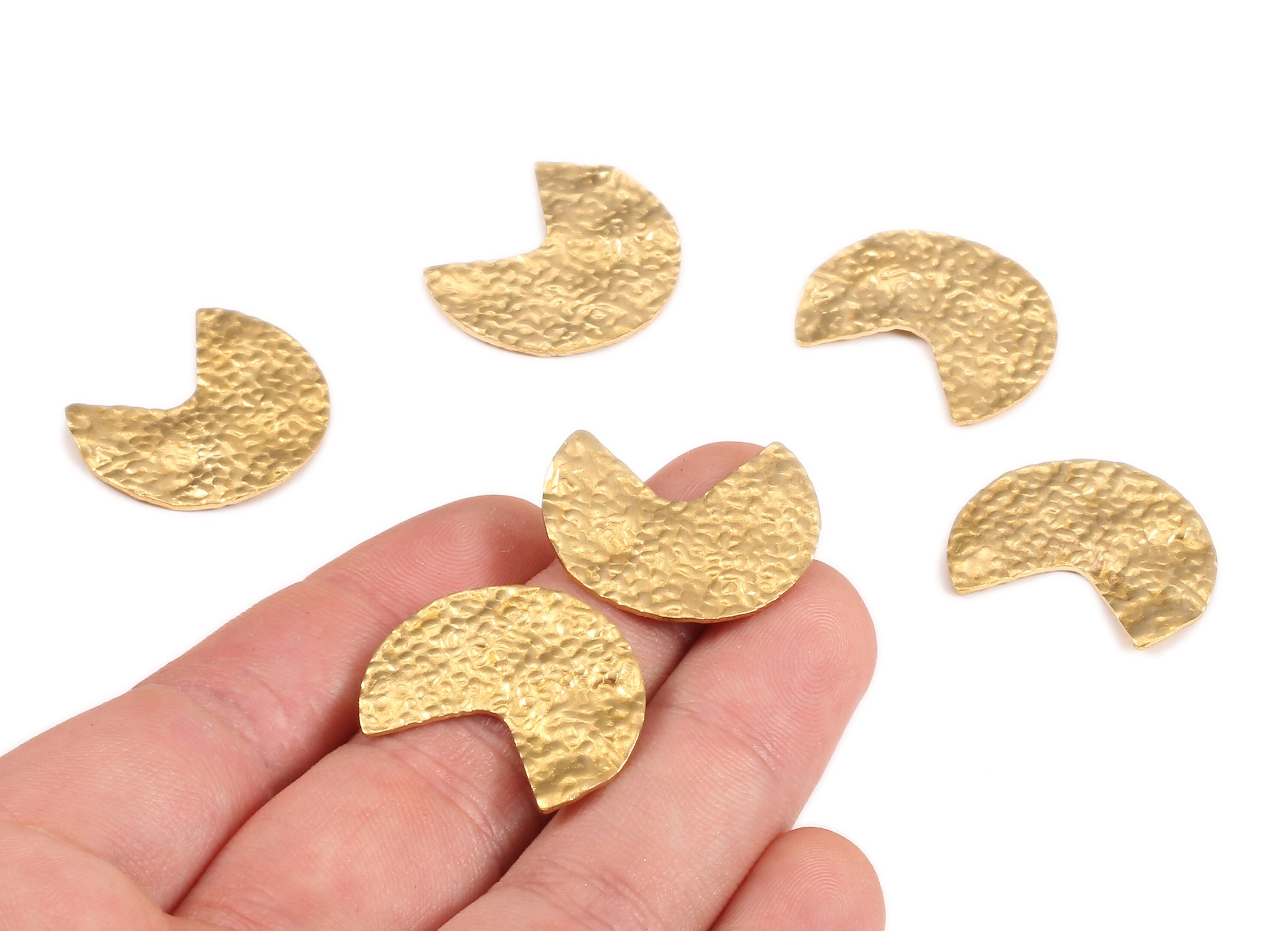 Brass Round Charms - Raw Brass Hammered Round Earrings and Pendant - Earring Findings - Jewelry Supplies - 25.02x20.64x0.89mm - PP2284 - DOMEDBAZAAR