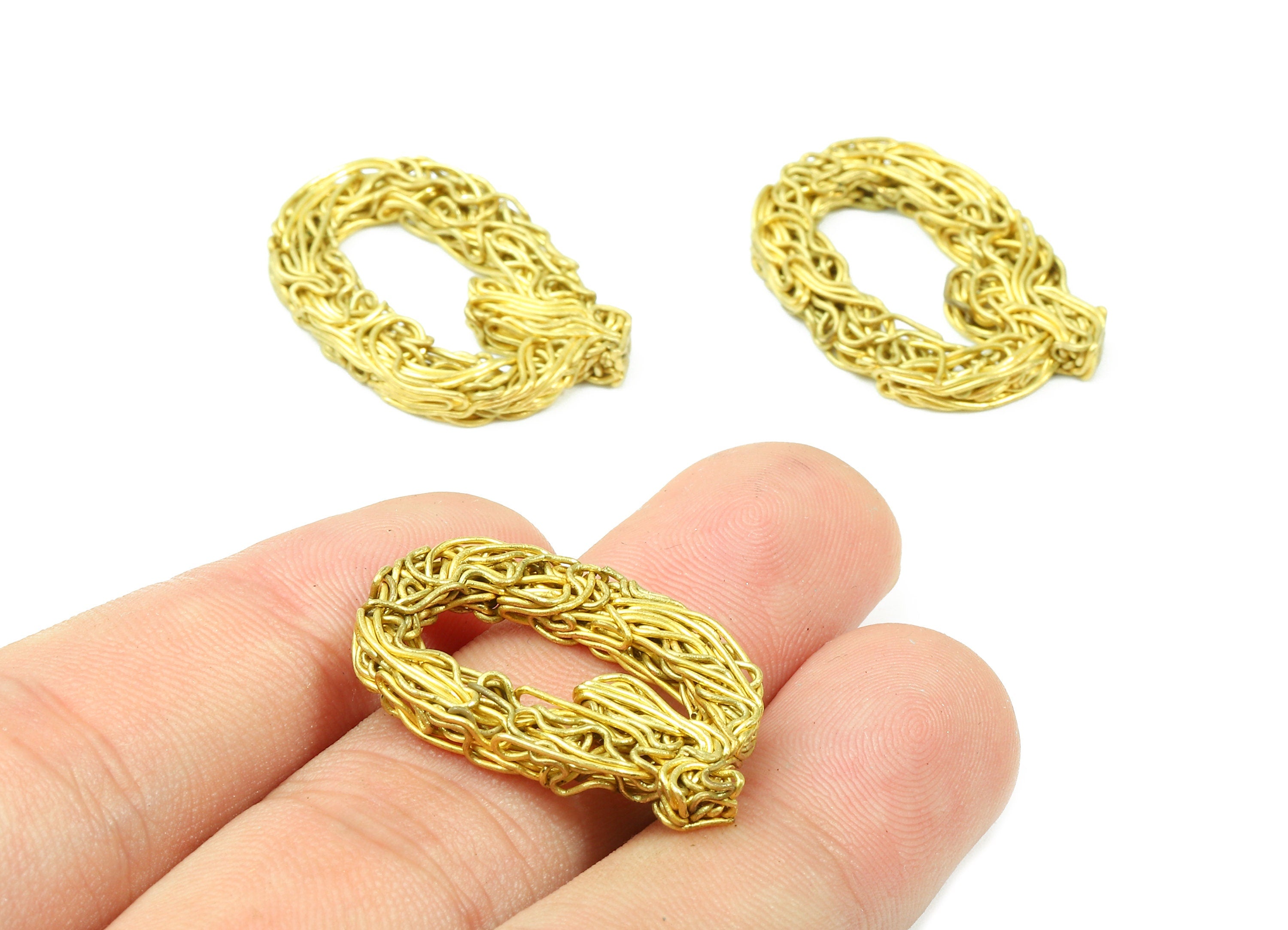 Brass Q letter Pendant - Raw Brass Hammered Wire Letter Q Alphabets Charms - Jewelry Supplies - 26.2x18.88x3.59mm - PP2935 - DOMEDBAZAAR