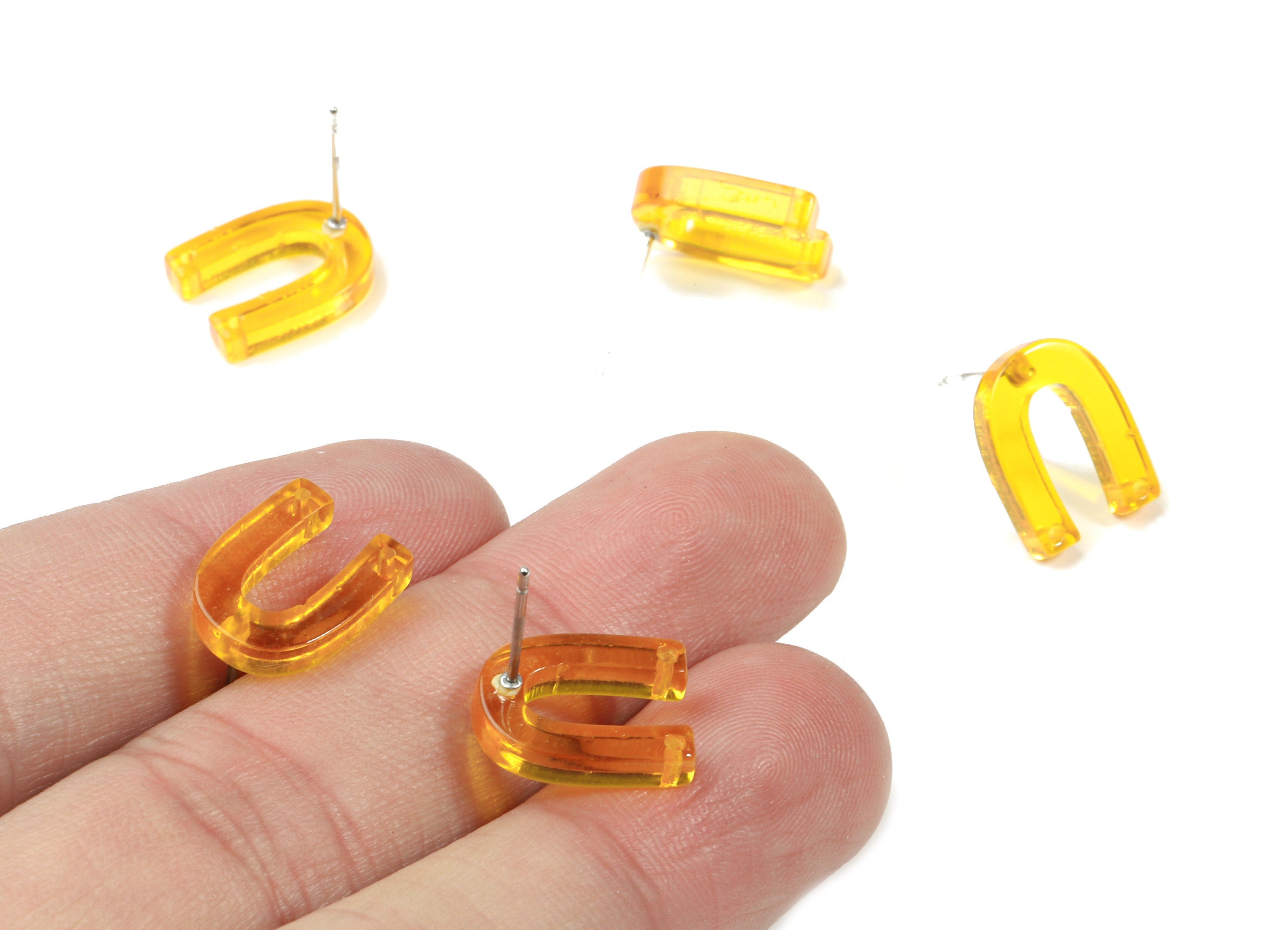 Acrylic Mini U Earring Stud With 2 Hole - Horsehoe Connector Earring Post - Color Code: A71 - 13.64x10.46x3.12mm - AC1227-A71 - DOMEDBAZAAR