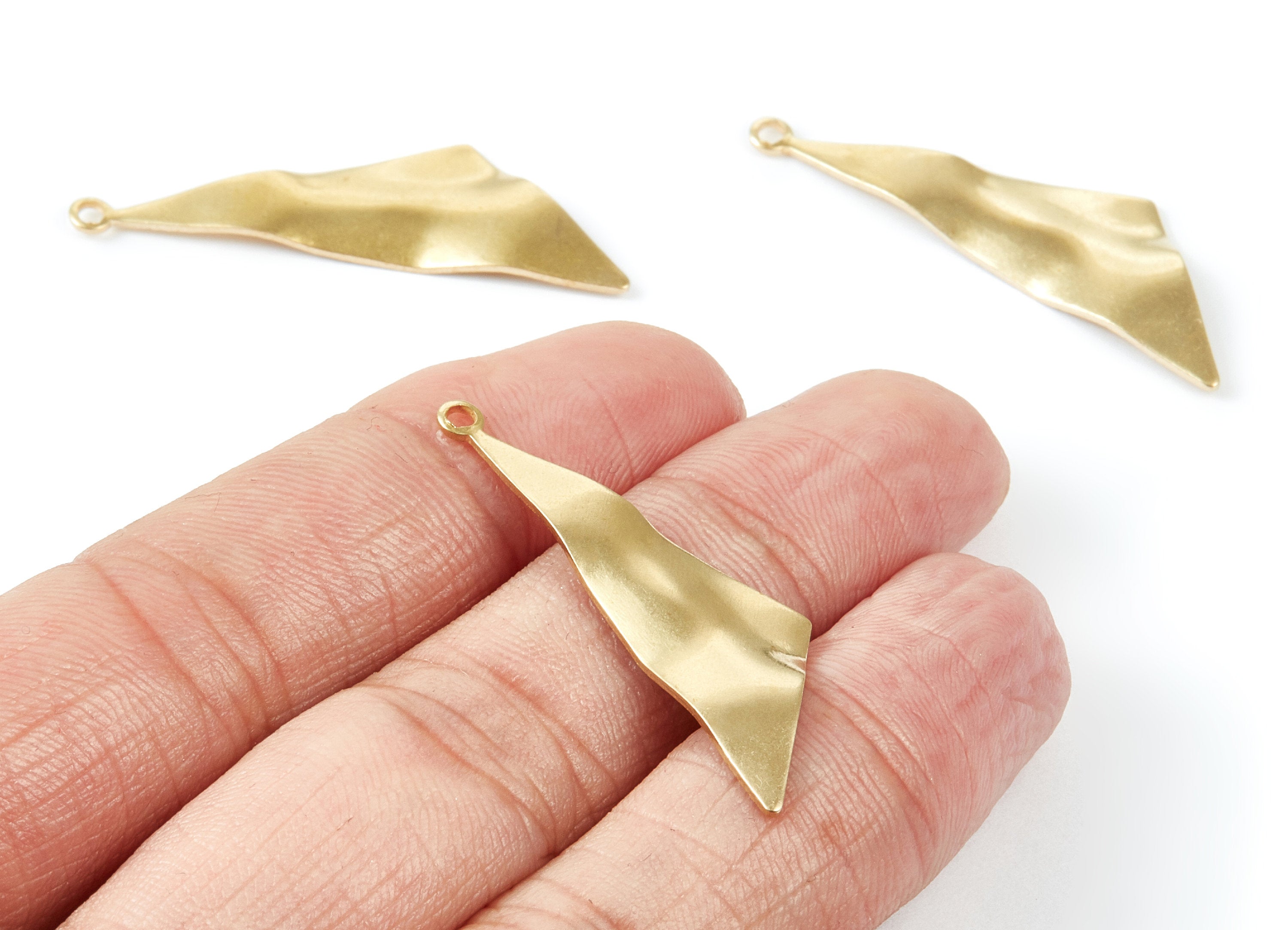 Brass Triangle Charms - Raw Brass Triangle Pendant With 1 Hole - Earring Finddings - Jewelry Supplies - 40x12x0,88mm - PP1840 - DOMEDBAZAAR