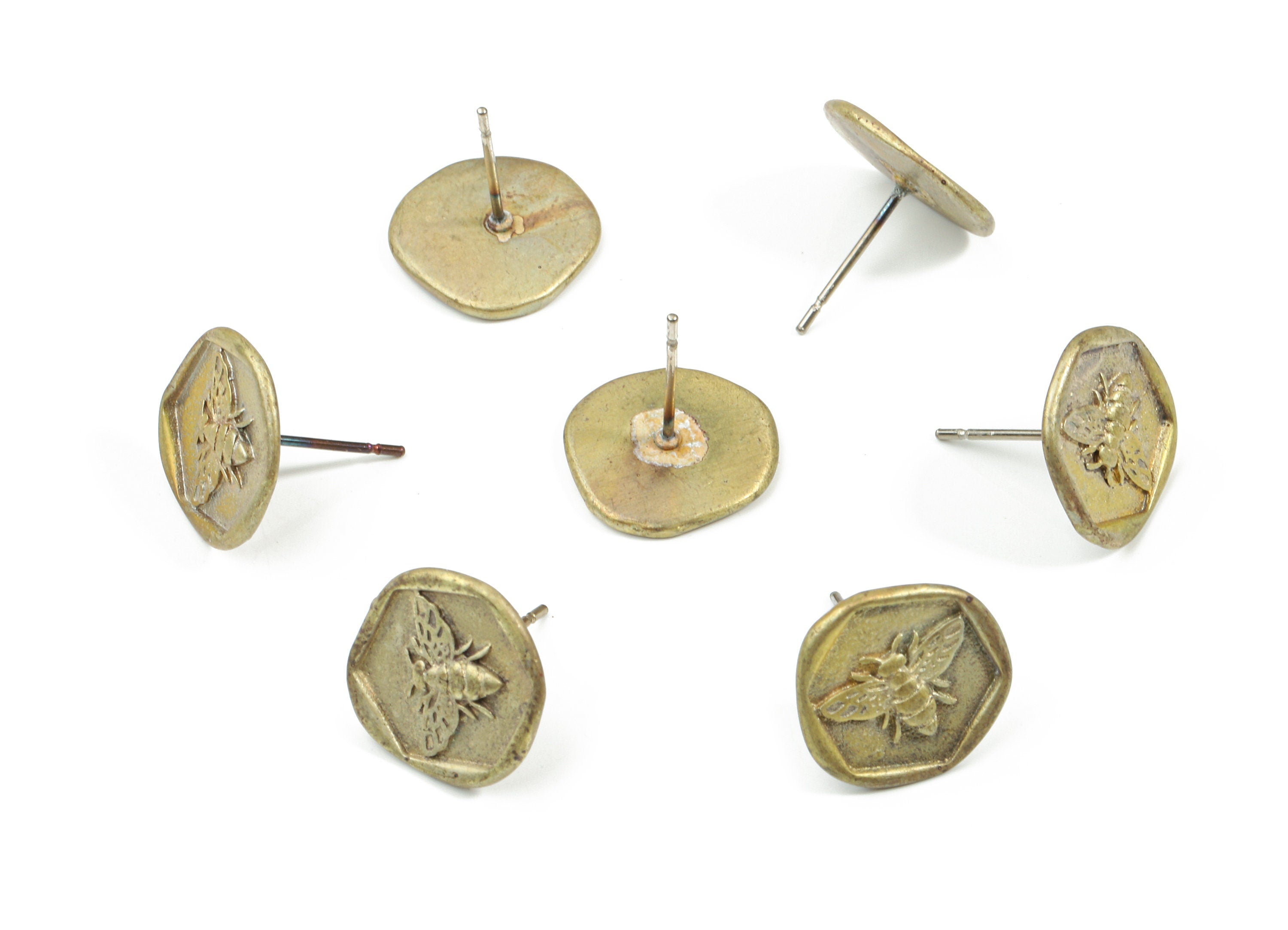 Brass Bee Round Earring Stud - Raw Brass Bee Round Earring Post - Steel Stud - Earring Post - Jewelry Supplies - 13.69x13.55x1.33mm - PP3208 - DOMEDBAZAAR