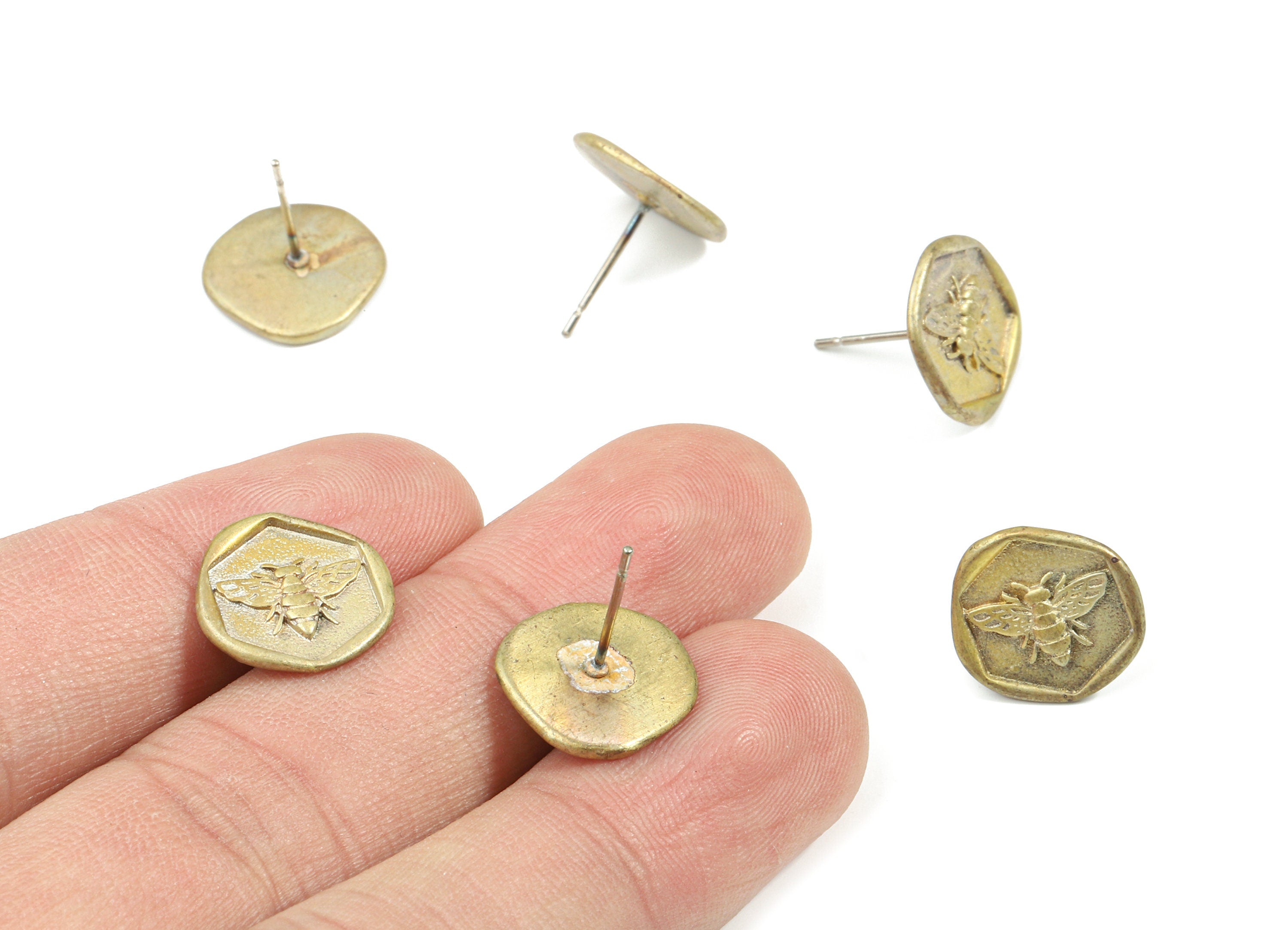 Brass Bee Round Earring Stud - Raw Brass Bee Round Earring Post - Steel Stud - Earring Post - Jewelry Supplies - 13.69x13.55x1.33mm - PP3208 - DOMEDBAZAAR